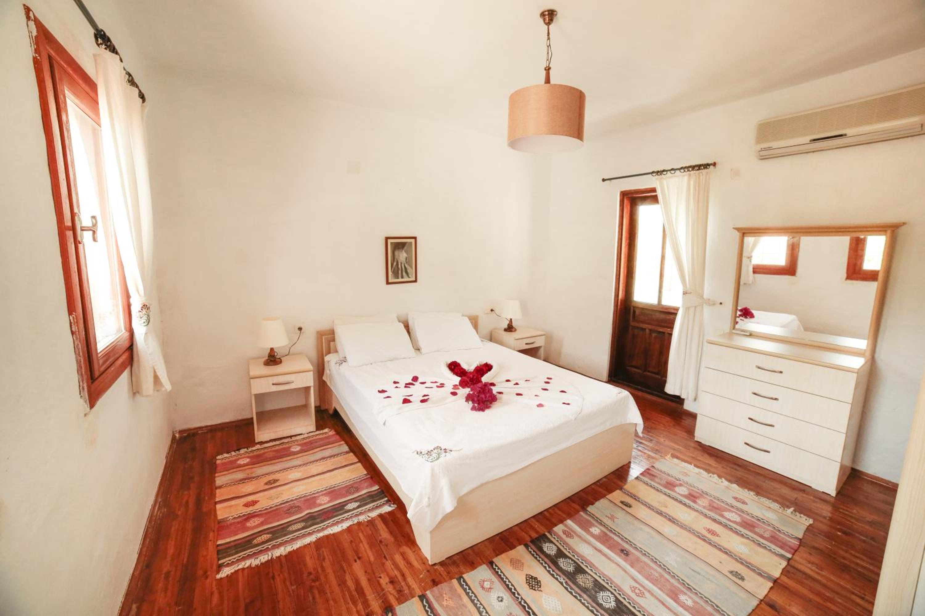 Three-Bedroom Villa photo 2