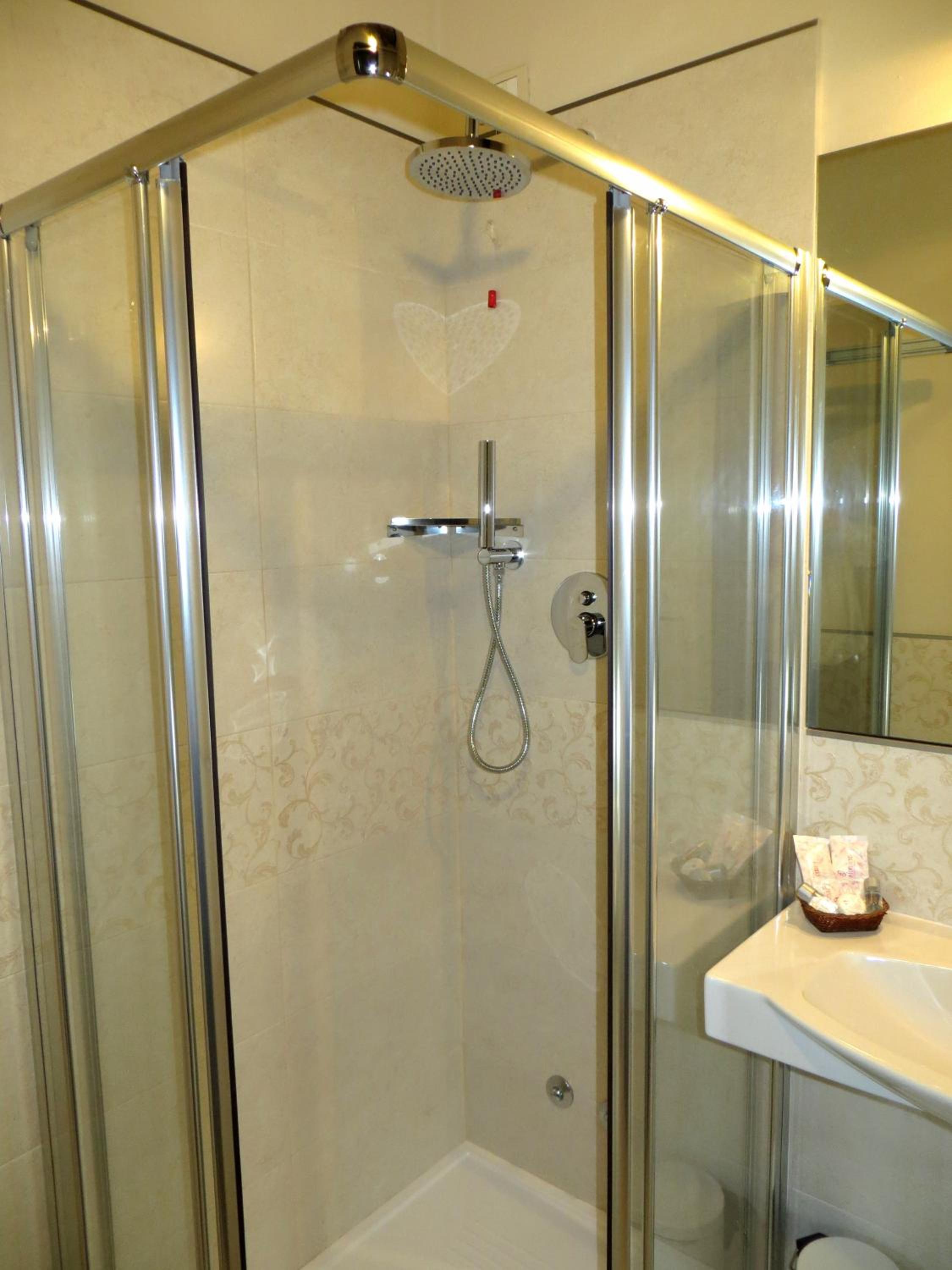 Classic Double Room - Photo 9