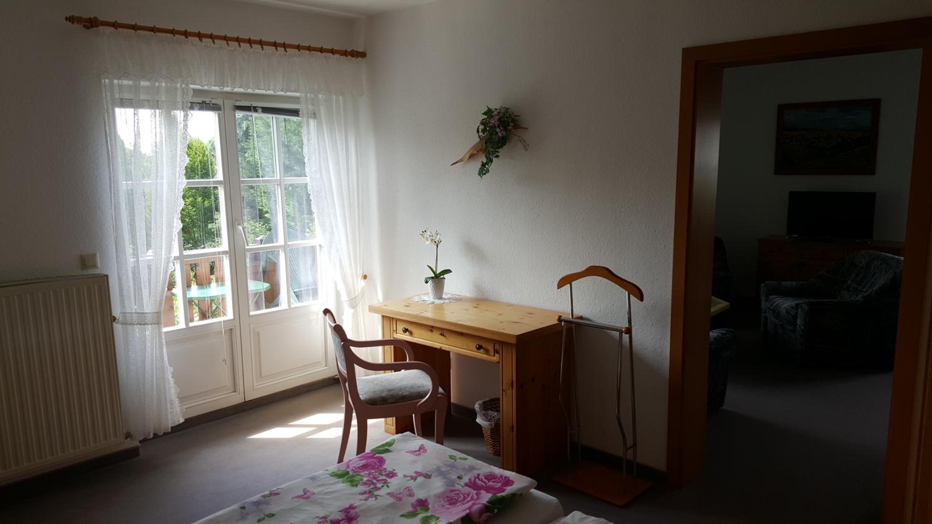 Apartment with Balcony photo 3