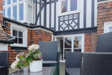 Deluxe Double Room with Bath photo 2