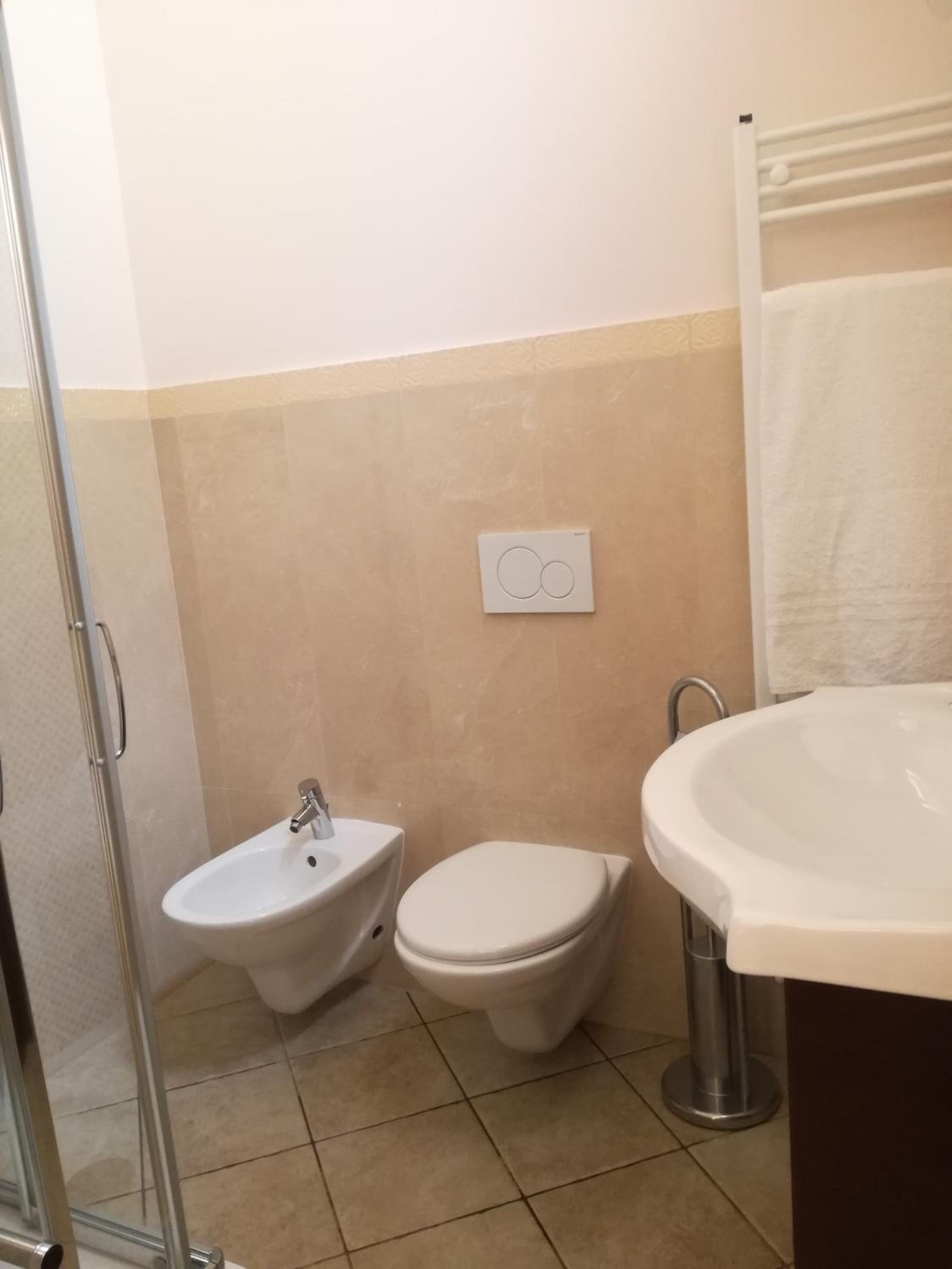 Double Room with Private Bathroom photo 2