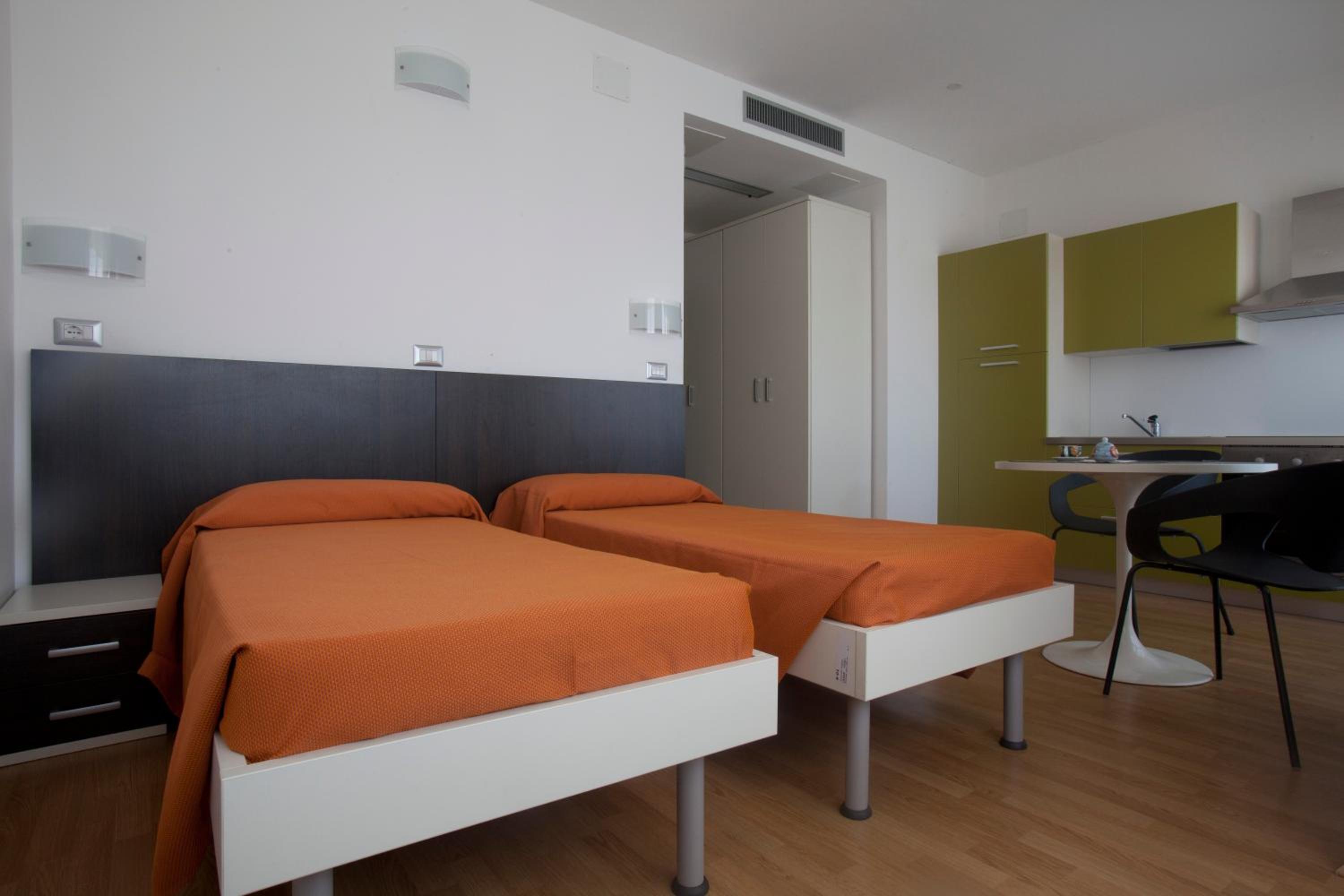 Studio (2 Adults) - Photo 1
