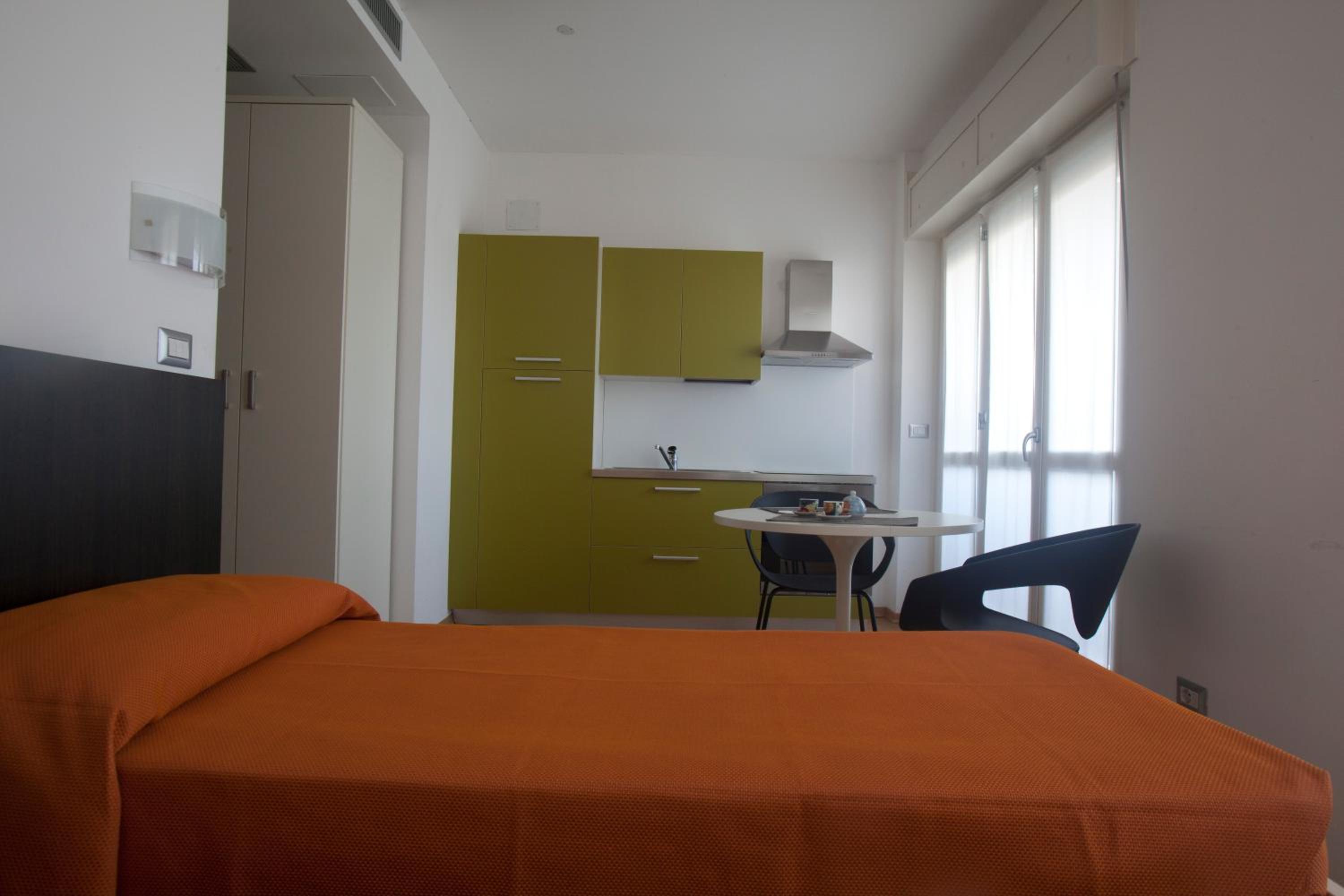 Studio (2 Adults) - Photo 9