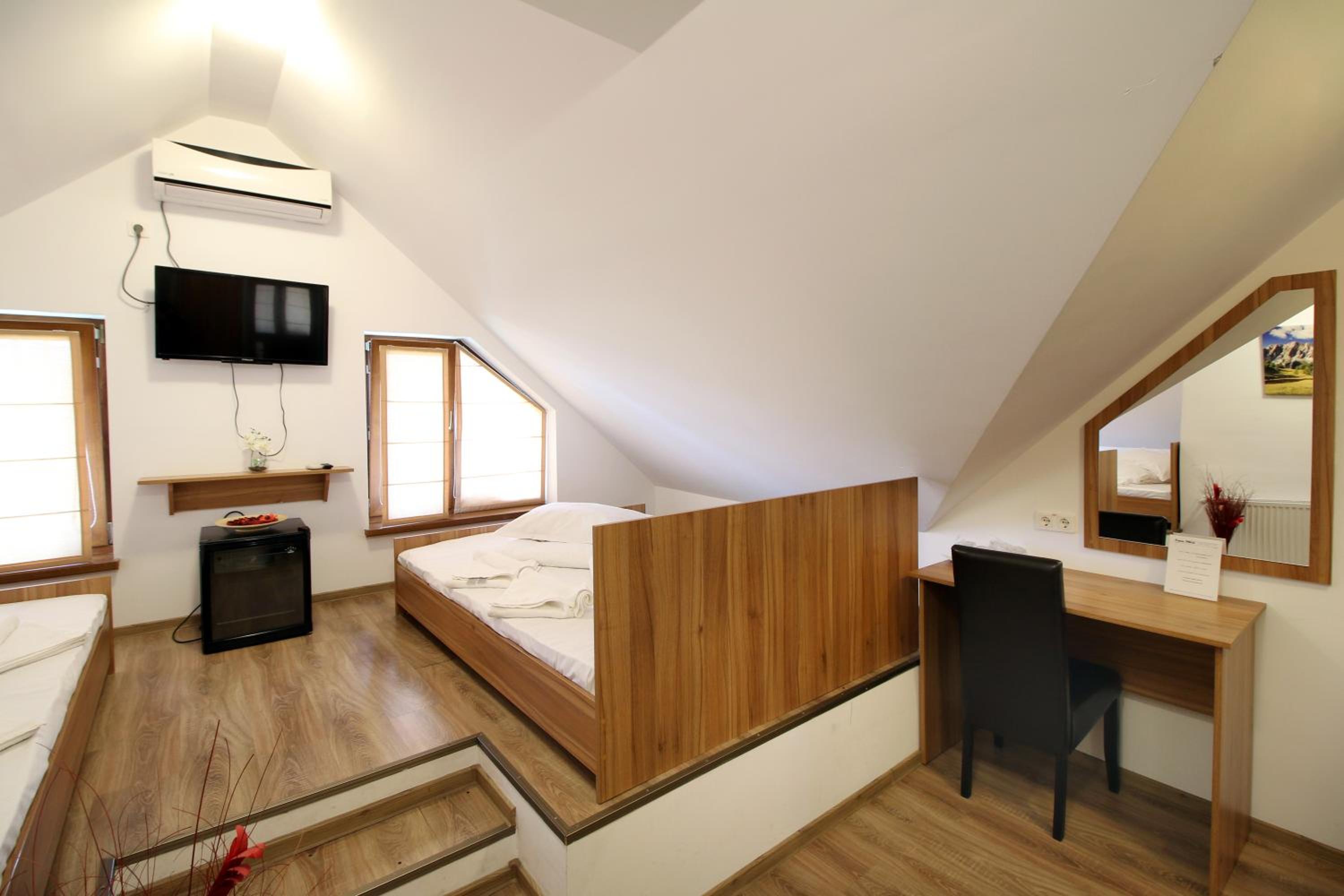 Quadruple Room - Photo 2