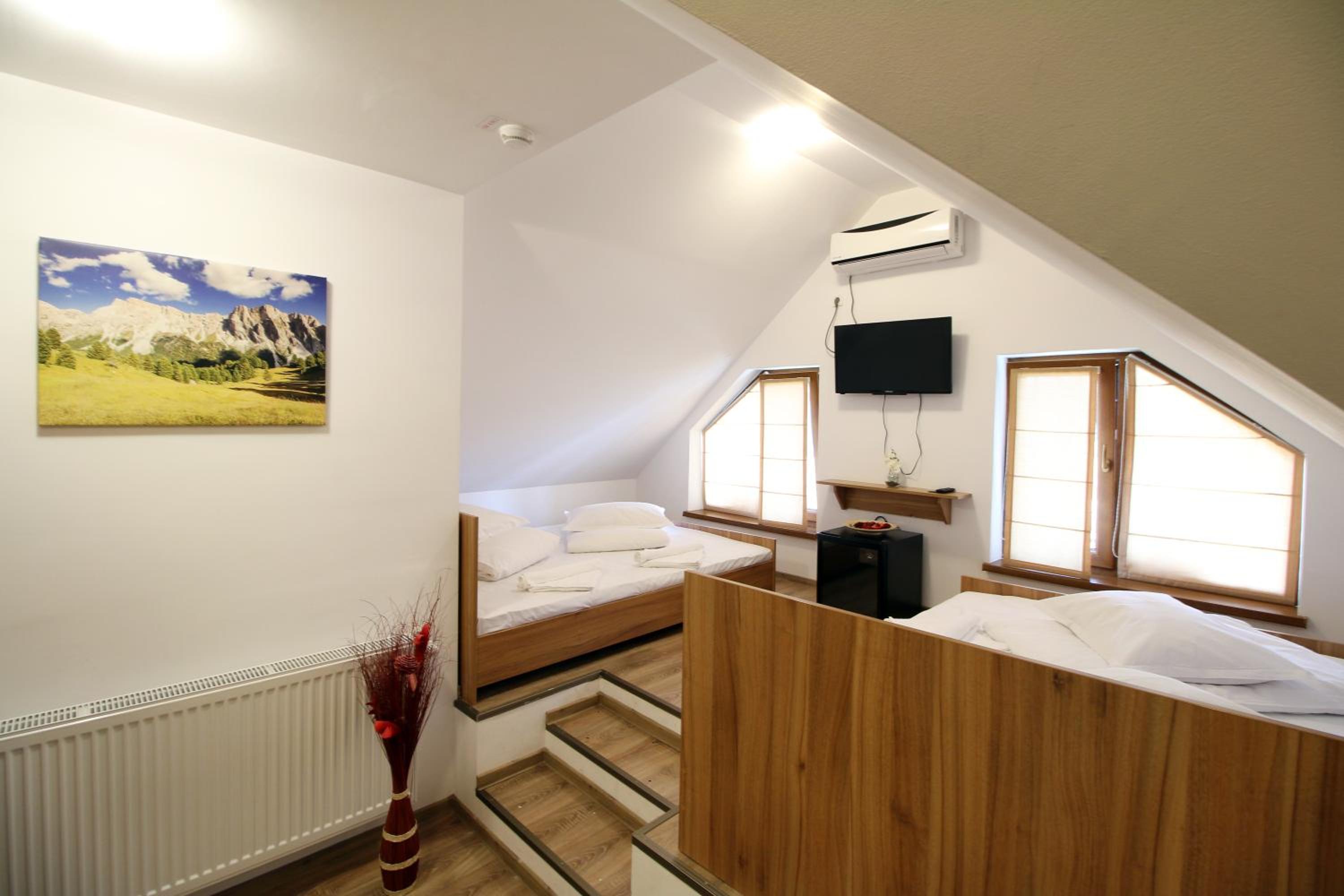 Quadruple Room - Photo 1