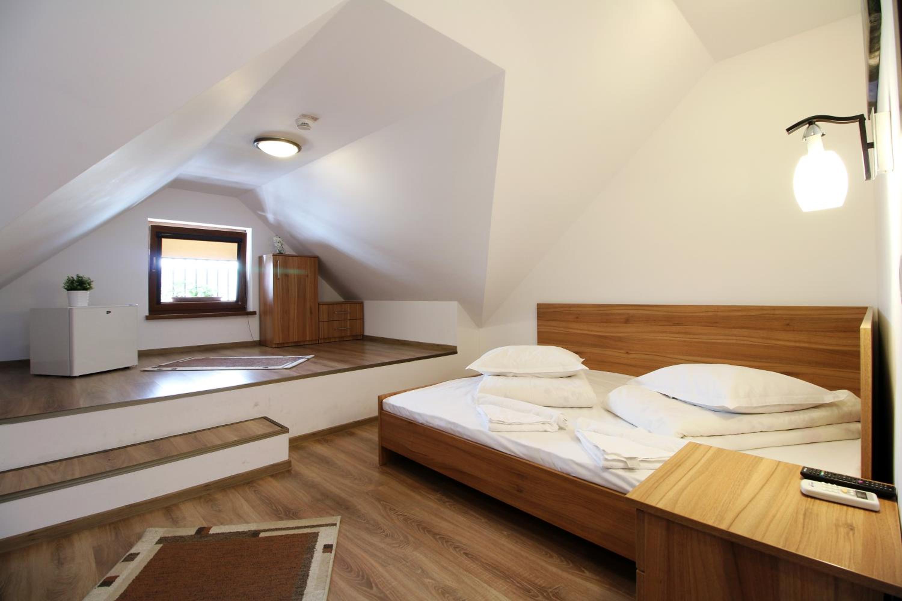 One-Bedroom Suite - Photo 3