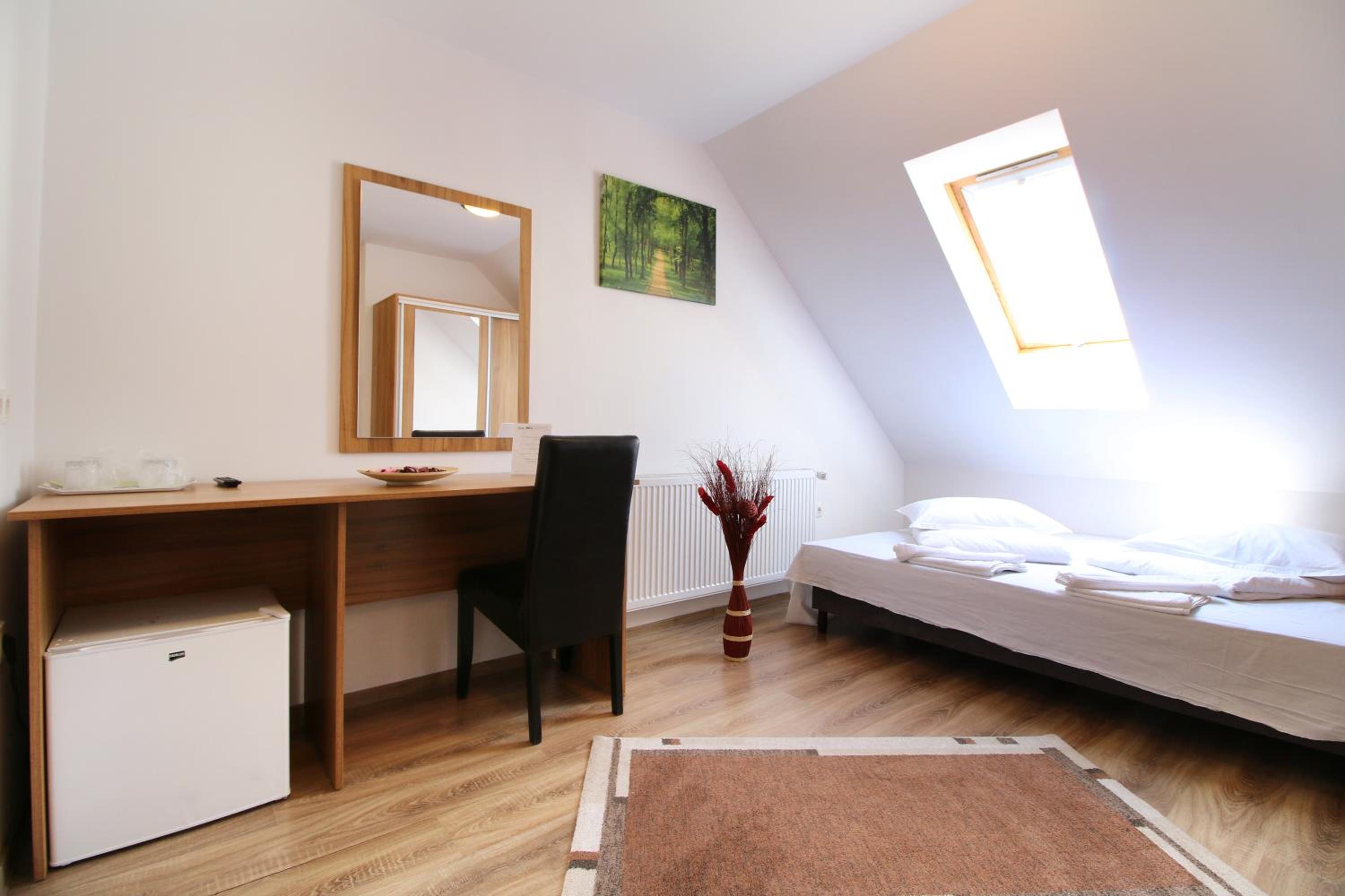One-Bedroom Suite - Photo 1