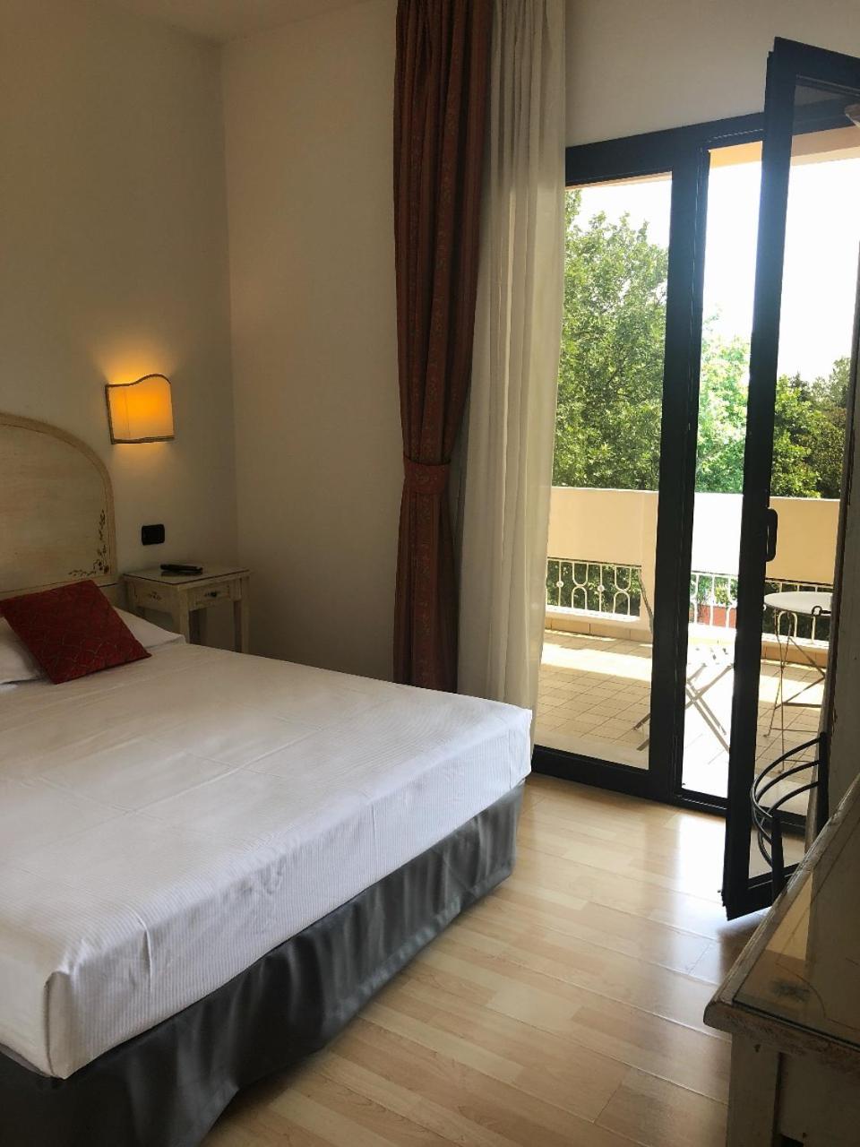 Double or Twin Room - Photo 13