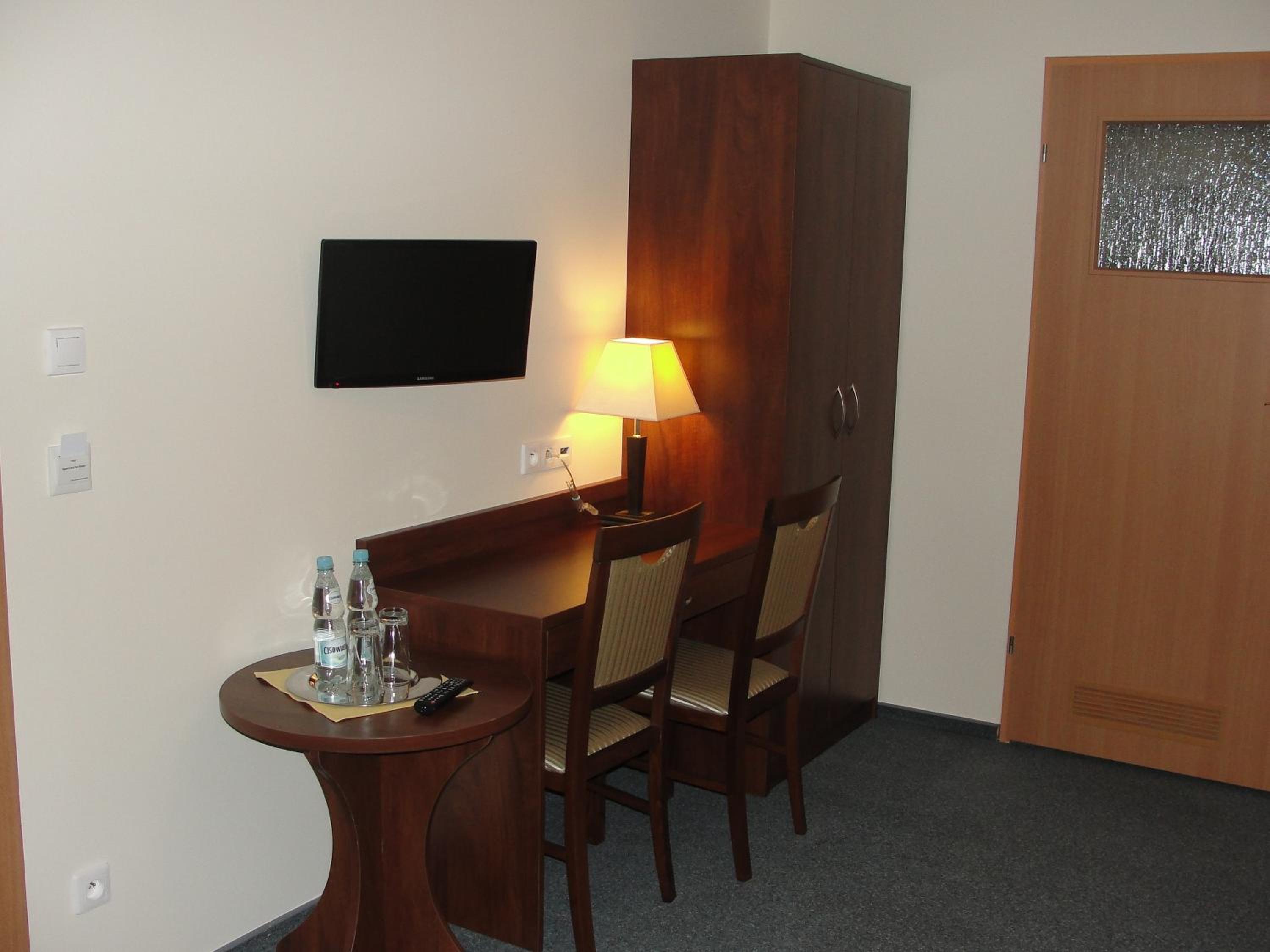 Standard Twin Room - Photo 2