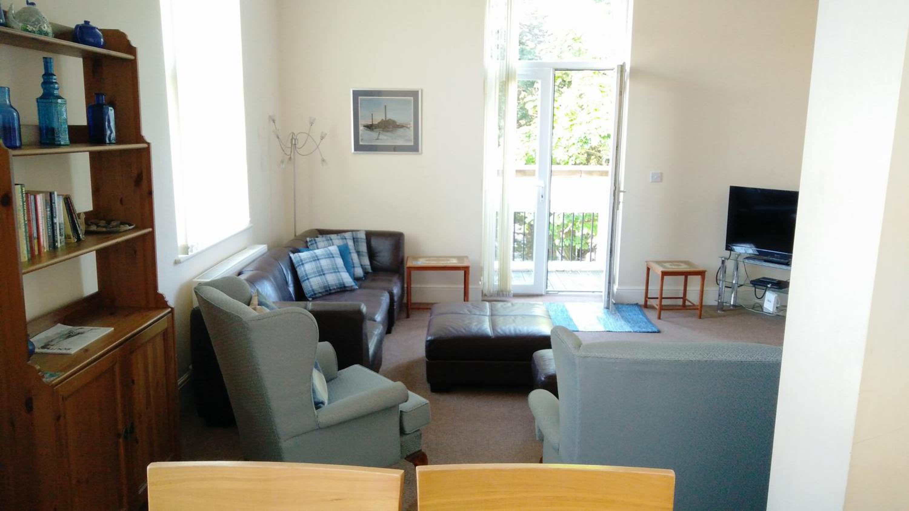 Apartment with Balcony photo 2