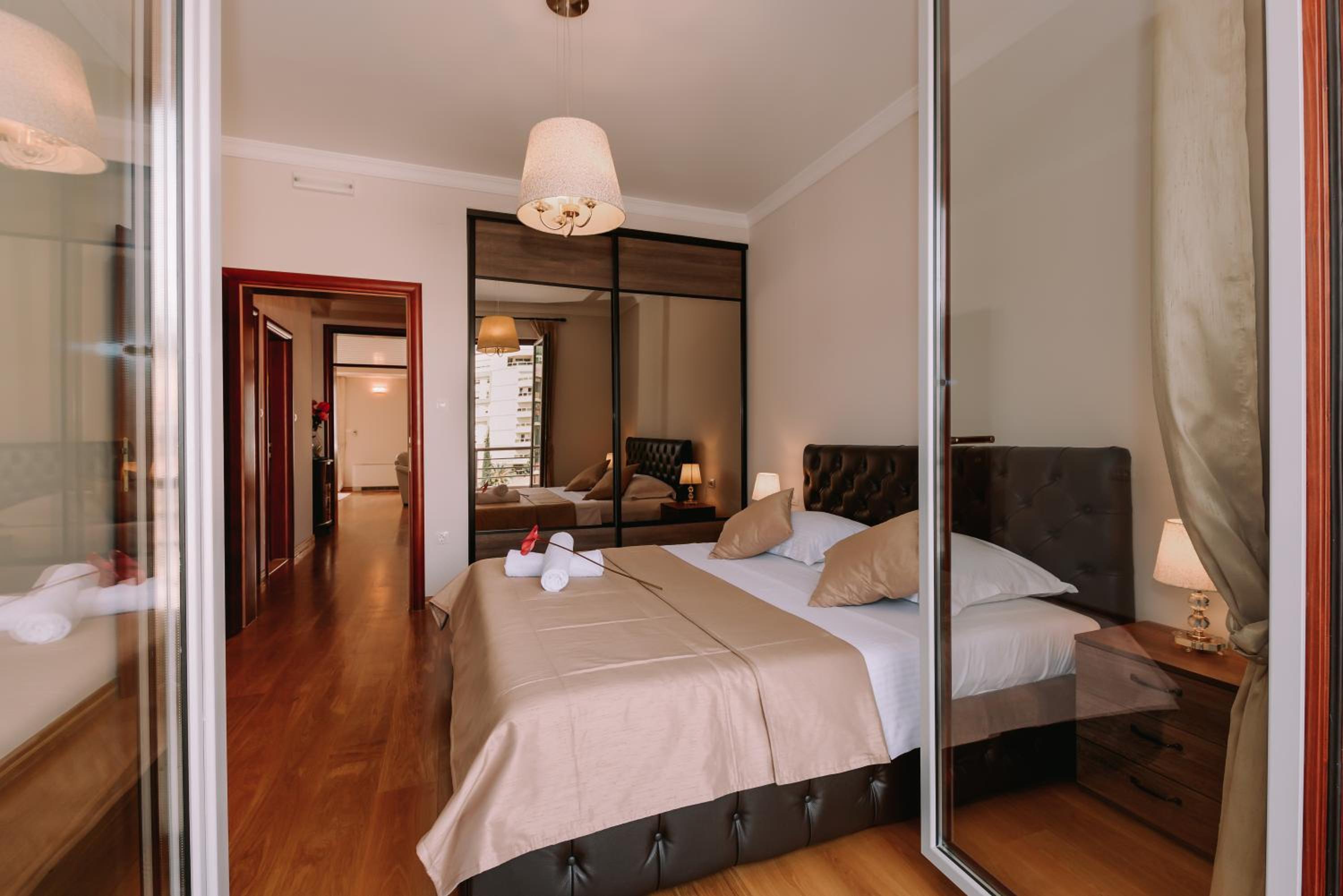 Deluxe Two-Bedroom Apartment with Sea View photo 3