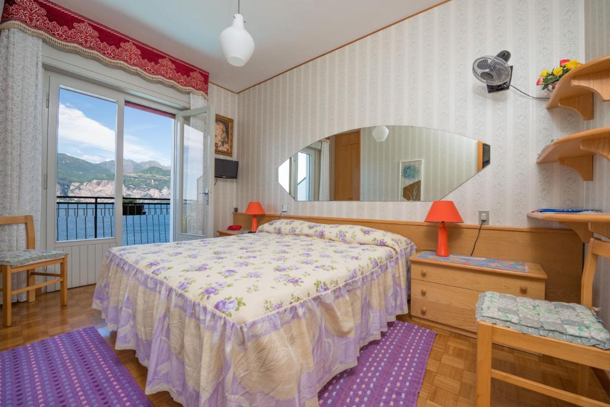 Single Room with Lake View photo 2