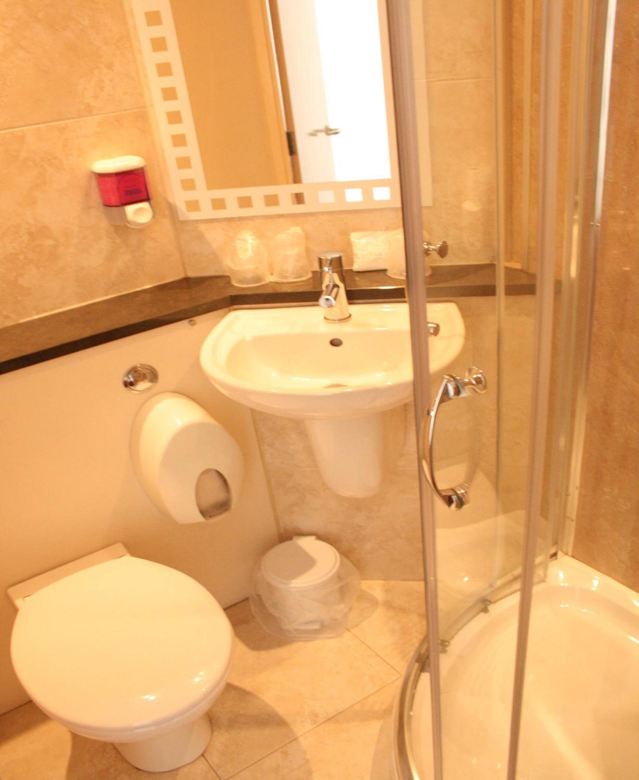 Triple Family Room - Photo 5