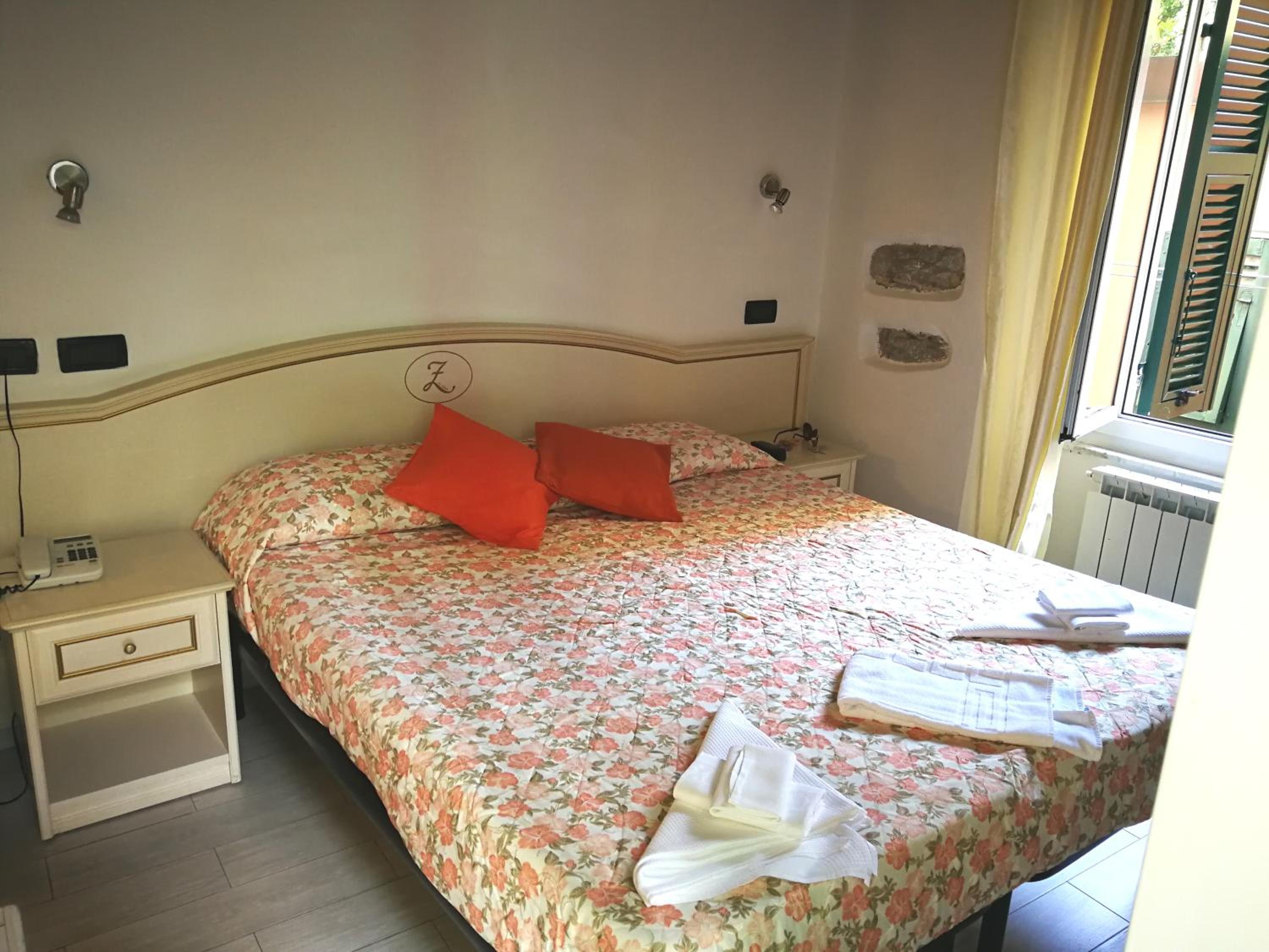 Double Room - Photo 3