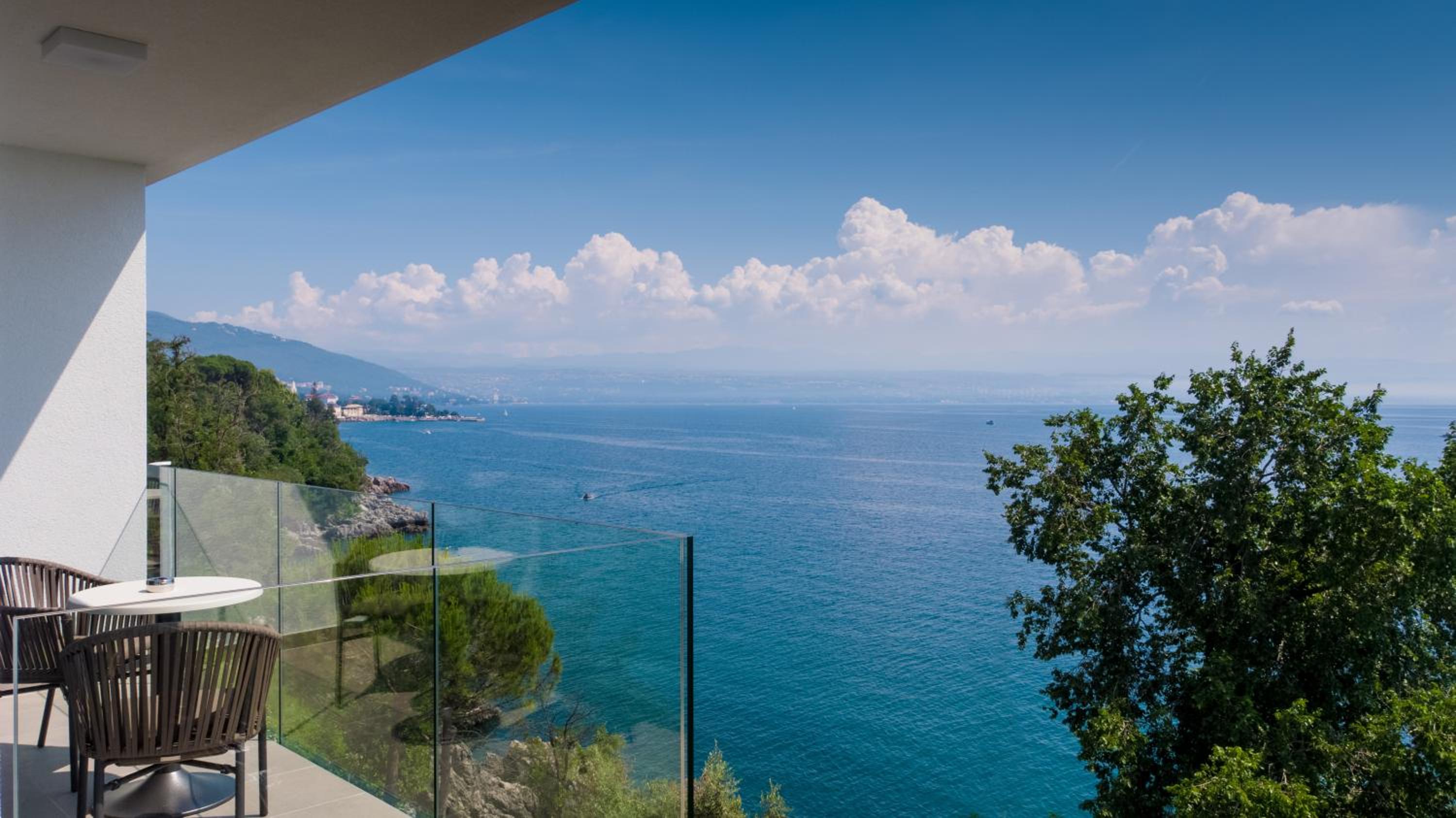 Deluxe Double or Twin Room with Sea View photo 2