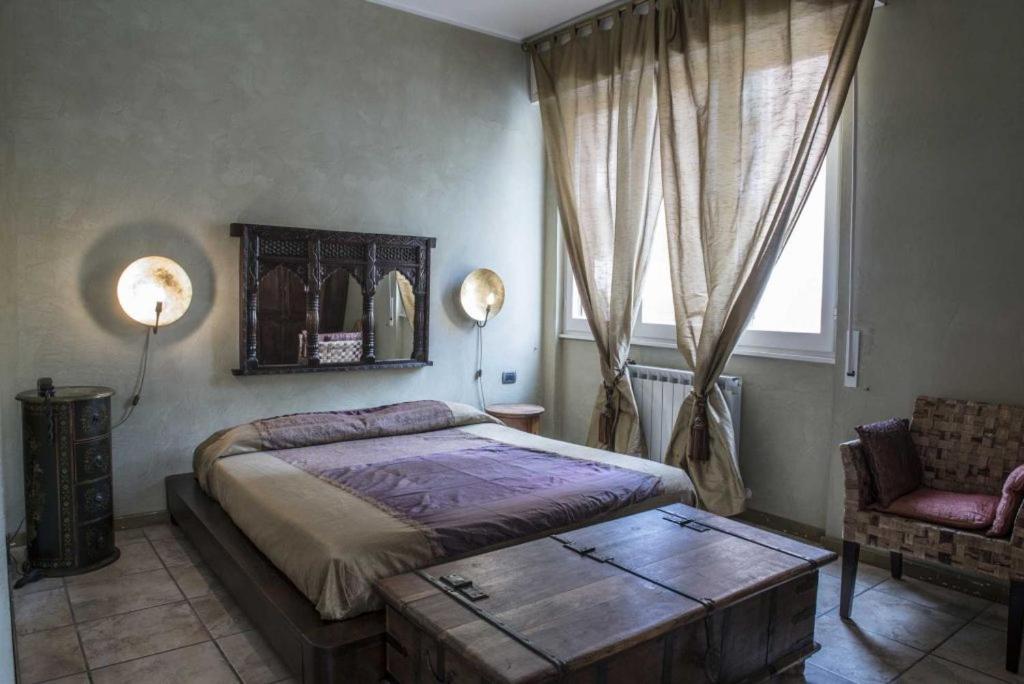 Large Double Room - Photo 2