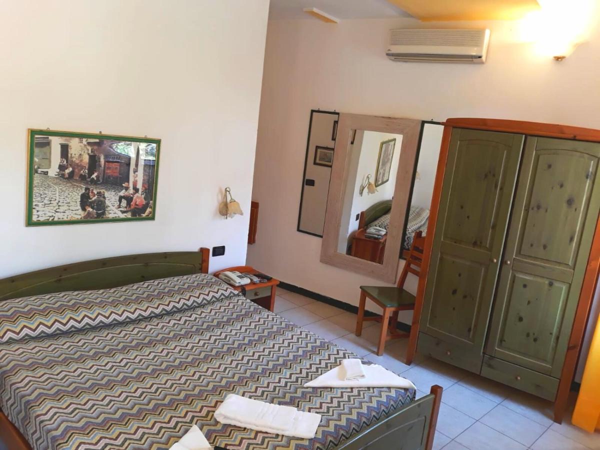 Double Room with Extra Bed (3 Adults) - Photo 2