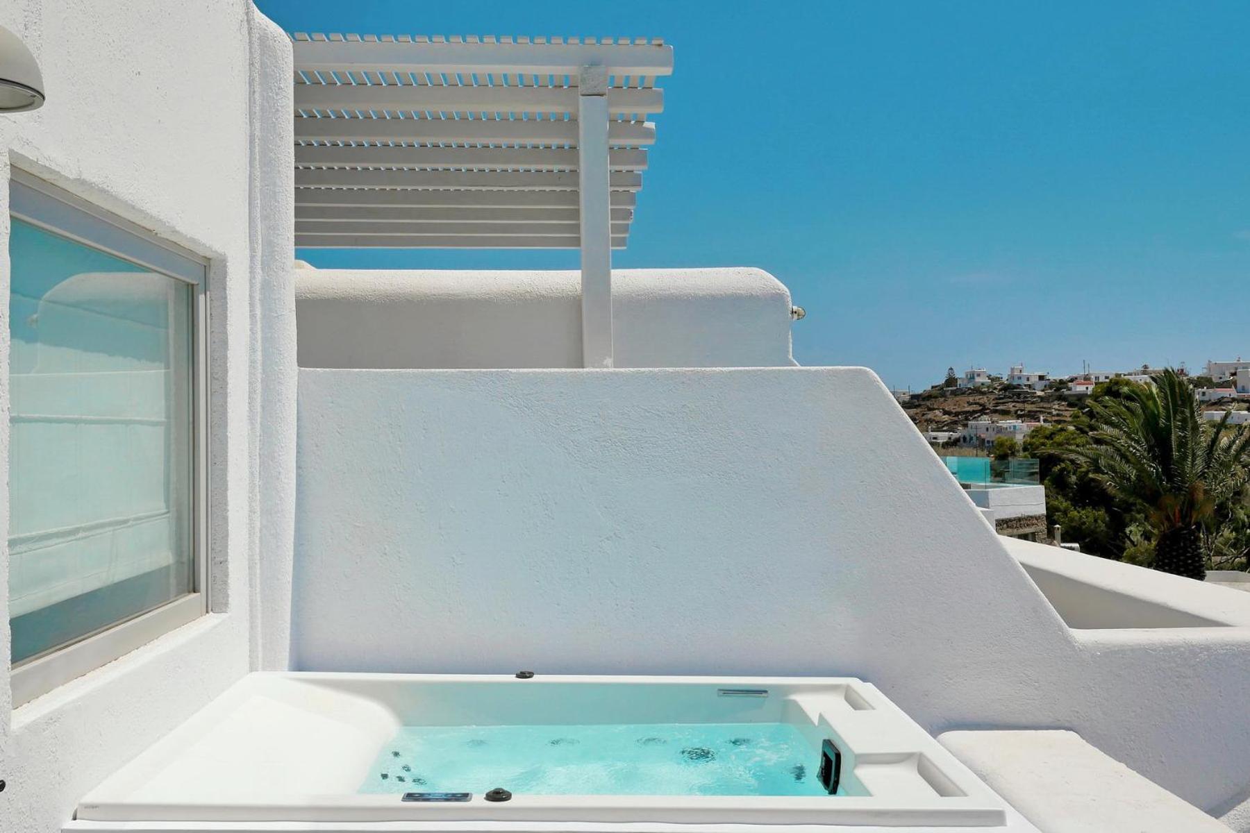 The Big Blue Suite / Sea View Jacuzzi photo 3