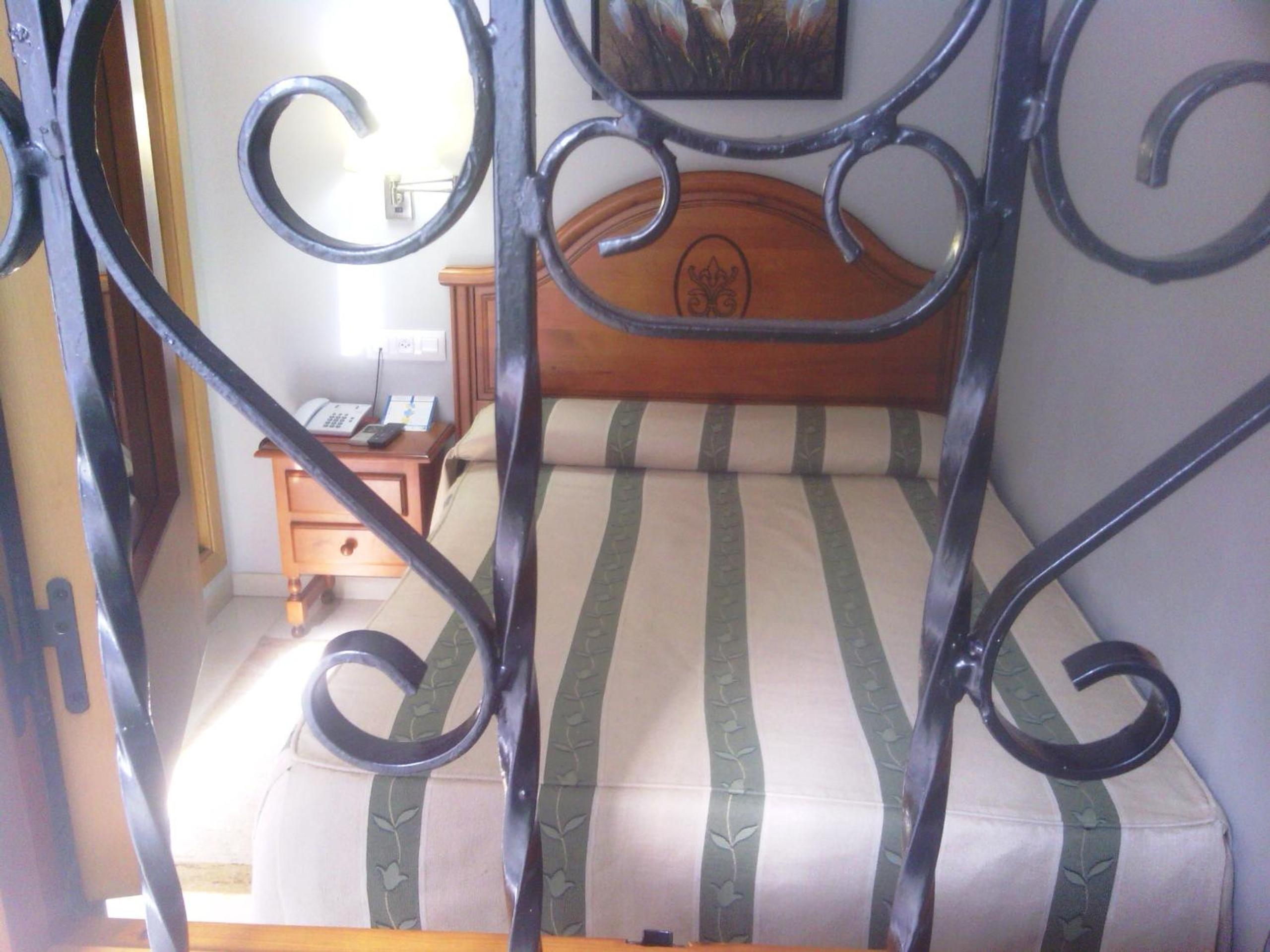 Double Room - Photo 9