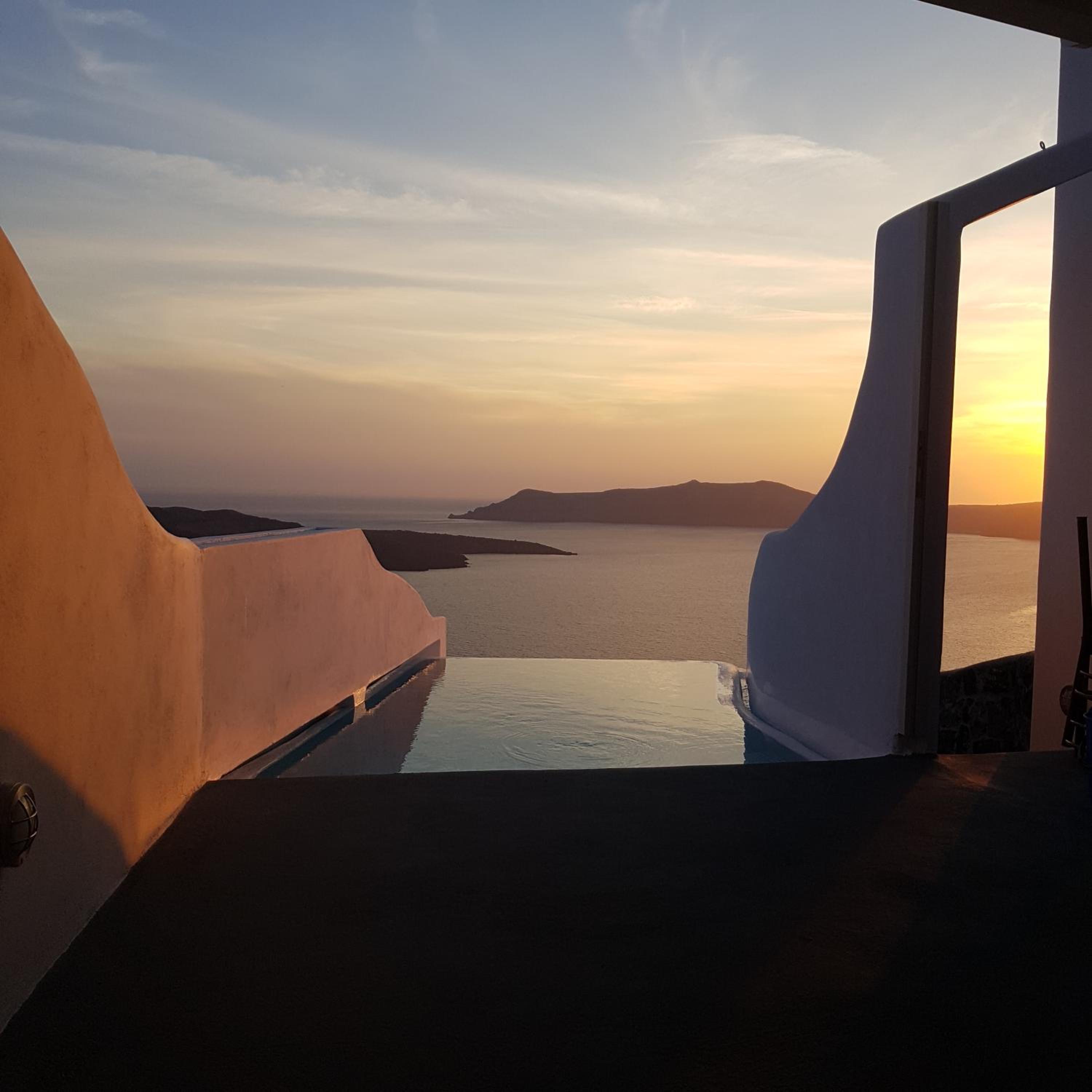 Topaz Suite with Private Pool and Caldera View photo 2