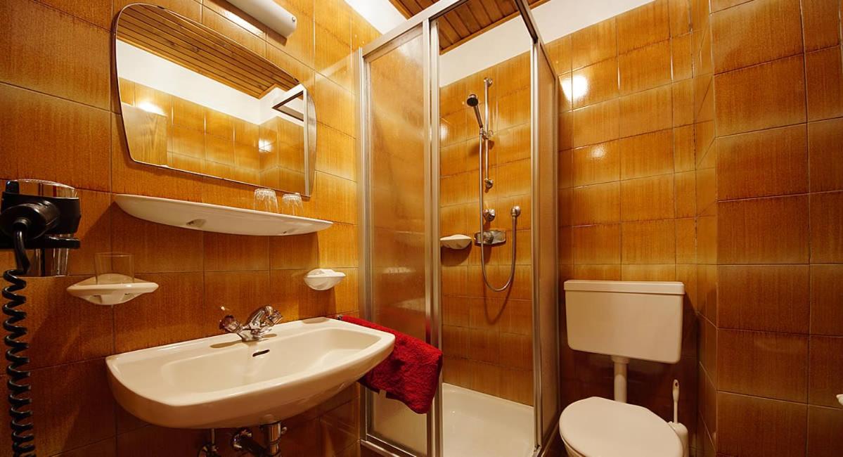 Triple Room with Private Bathroom photo 3