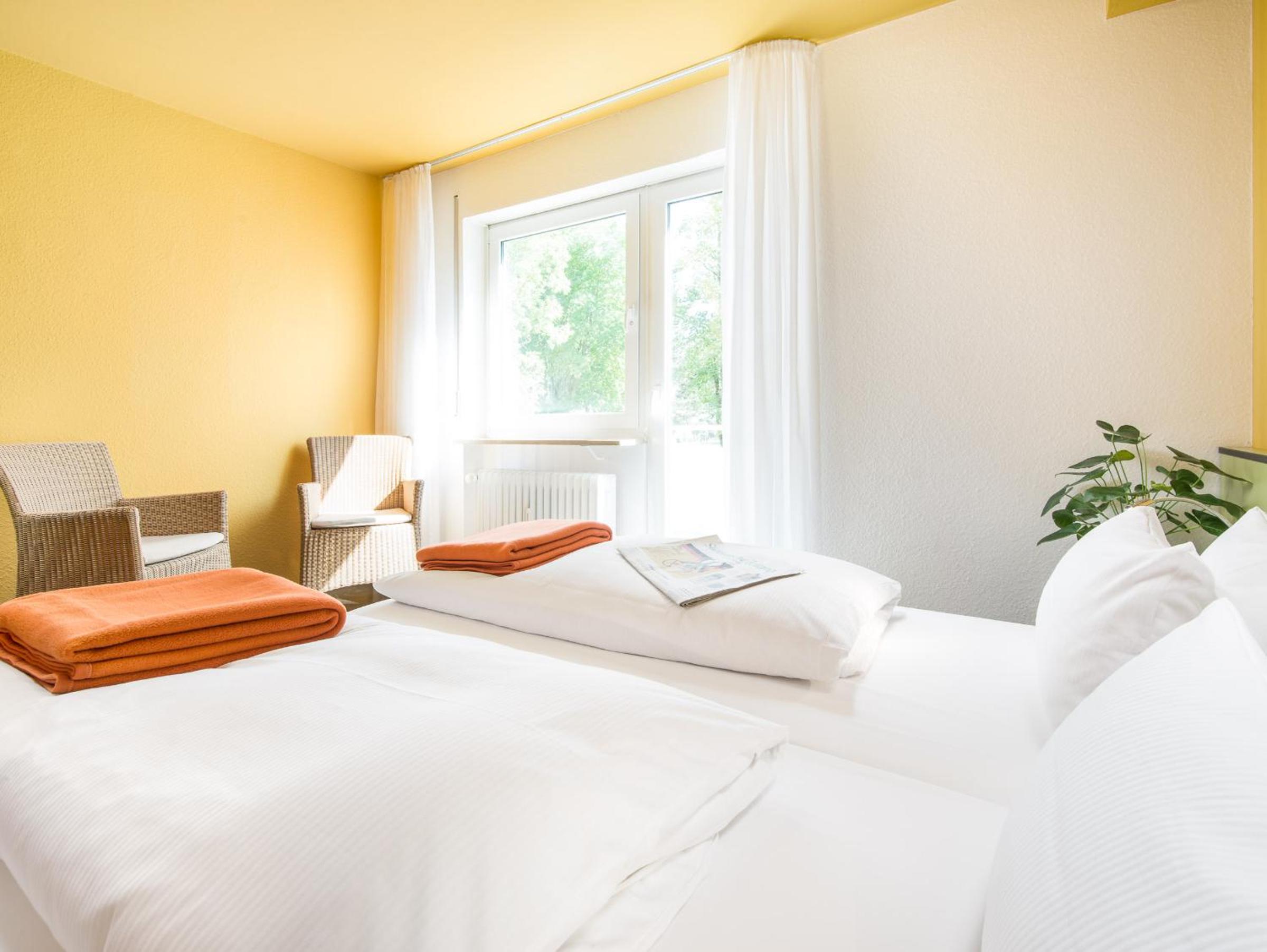 Double Room with Balcony - Photo 9