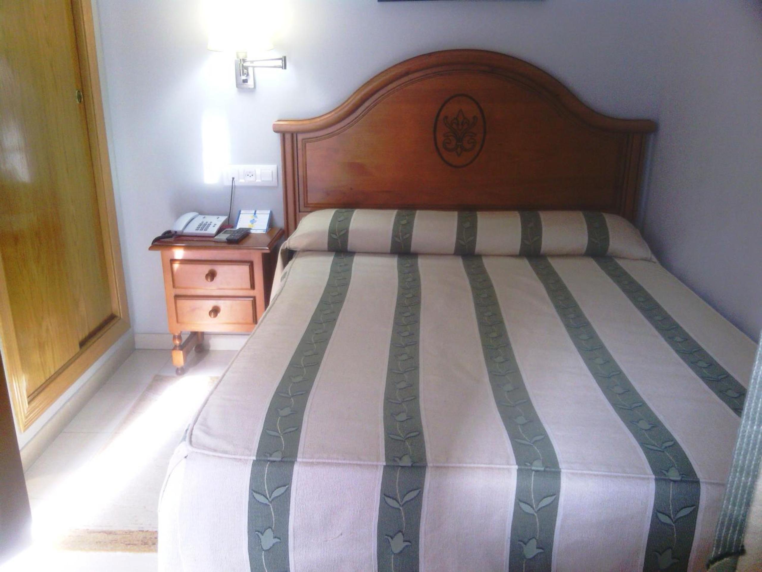 Double Room - Photo 8