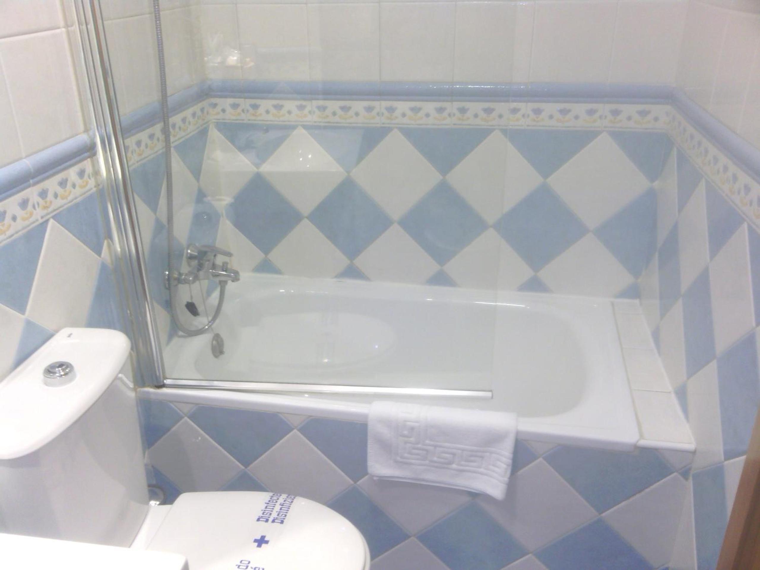 Double Room - Photo 7