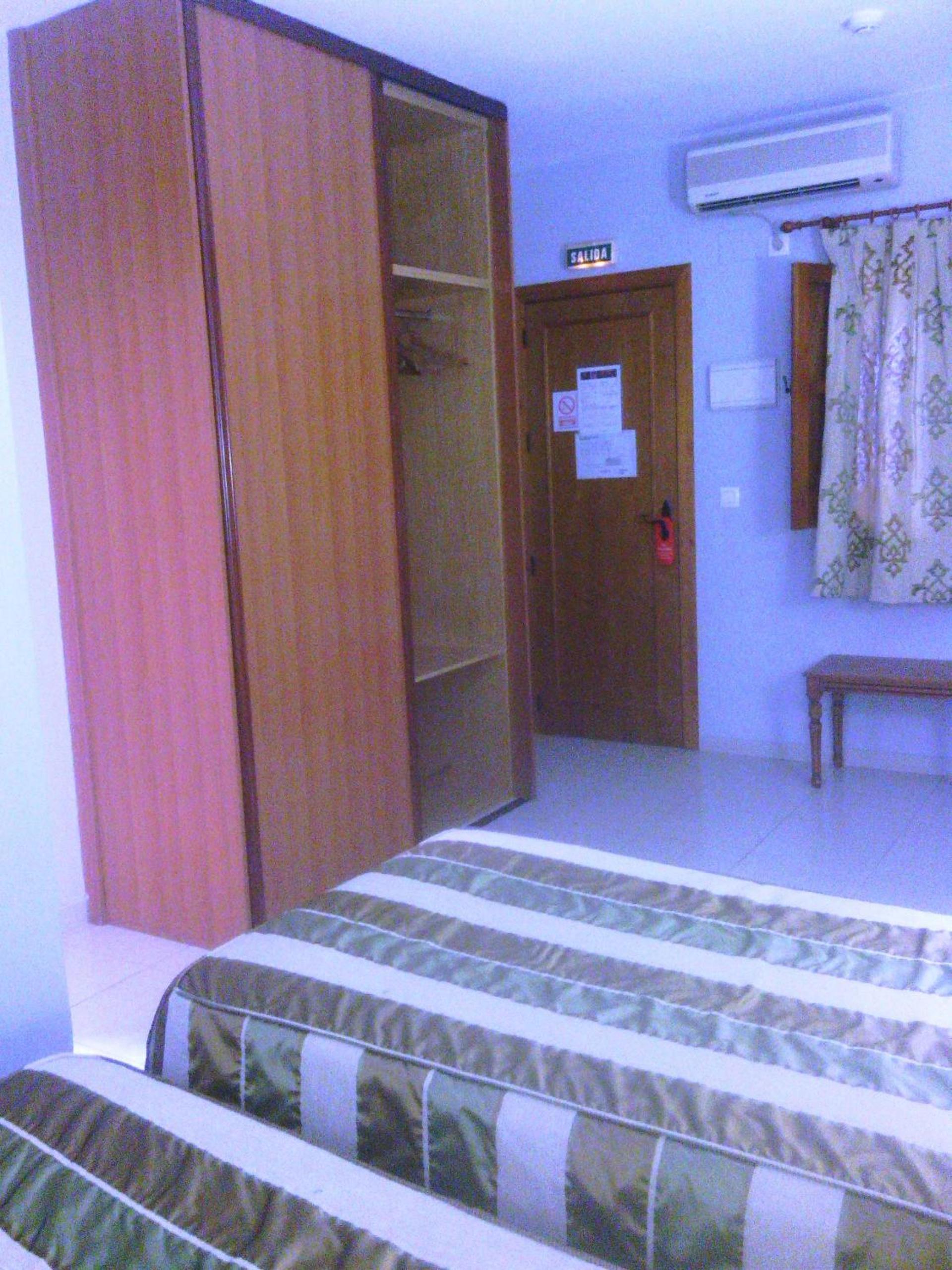 Twin Room - Photo 2