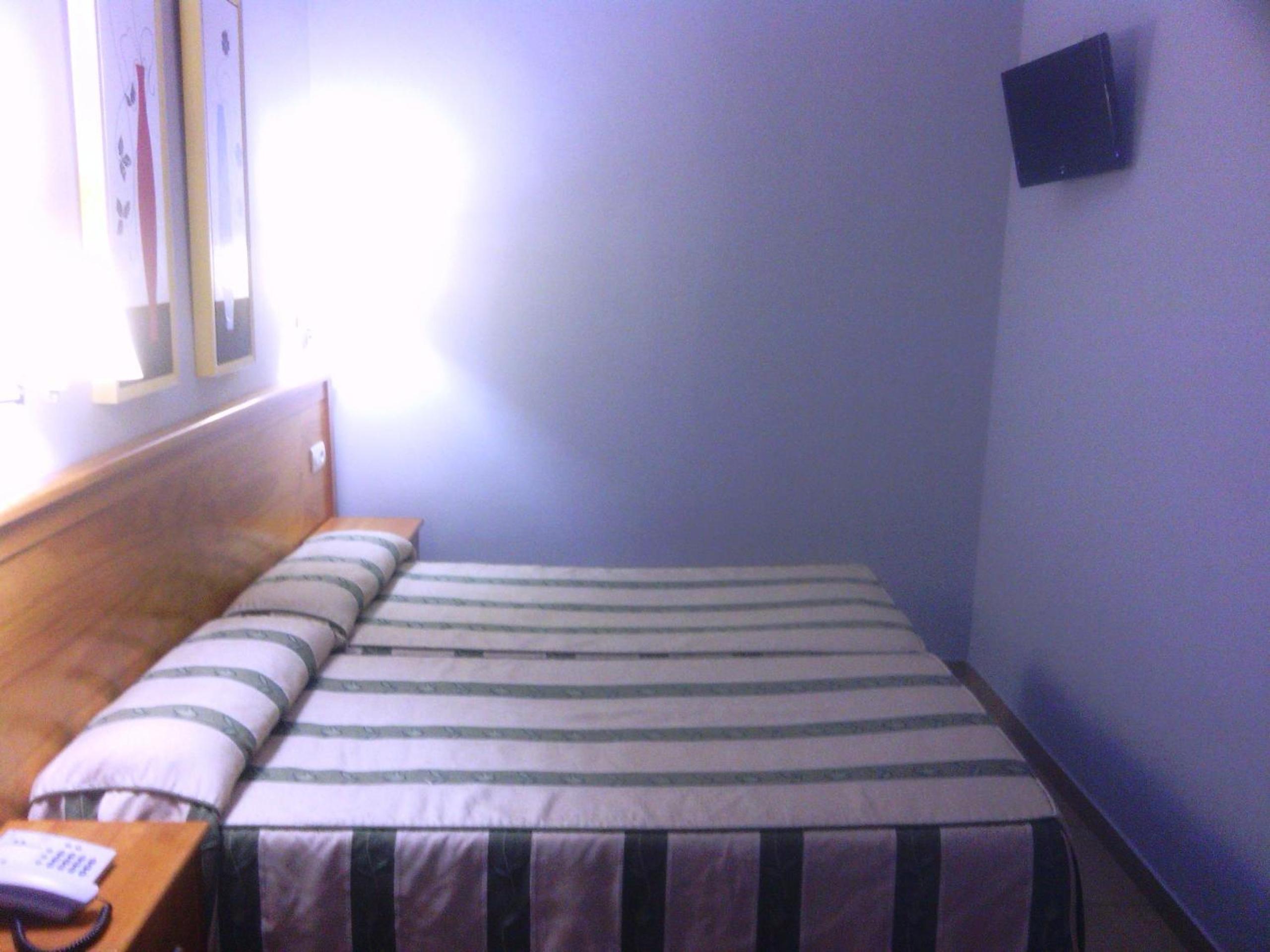 Twin Room - Photo 5