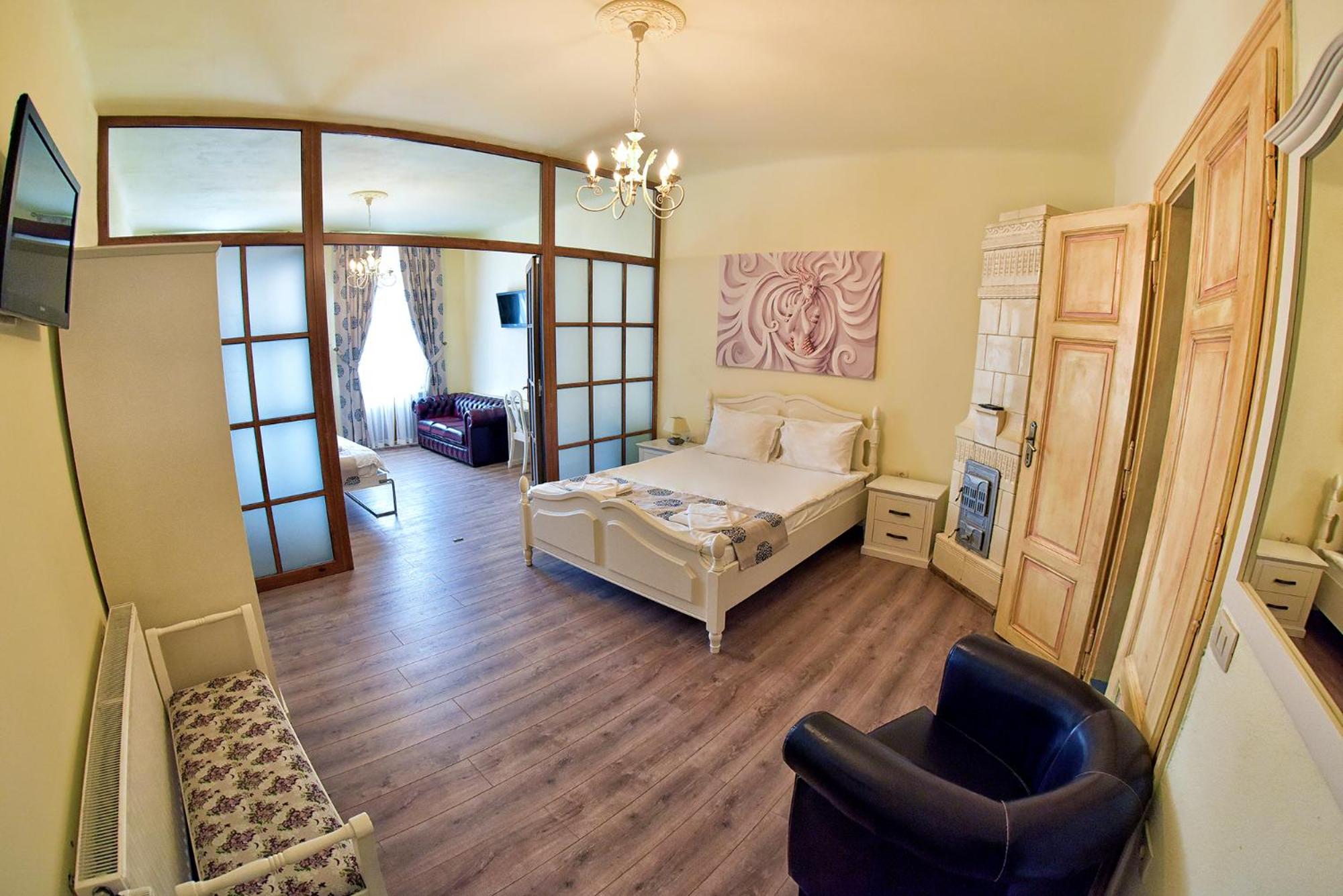 Deluxe Apartment With Central Square View