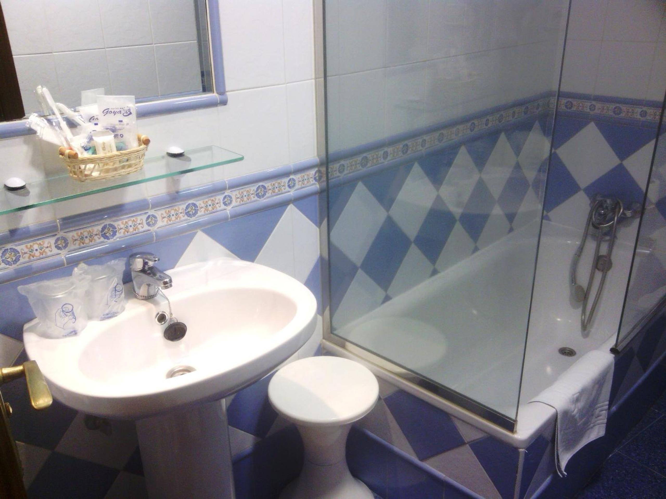 Double Room - Photo 6