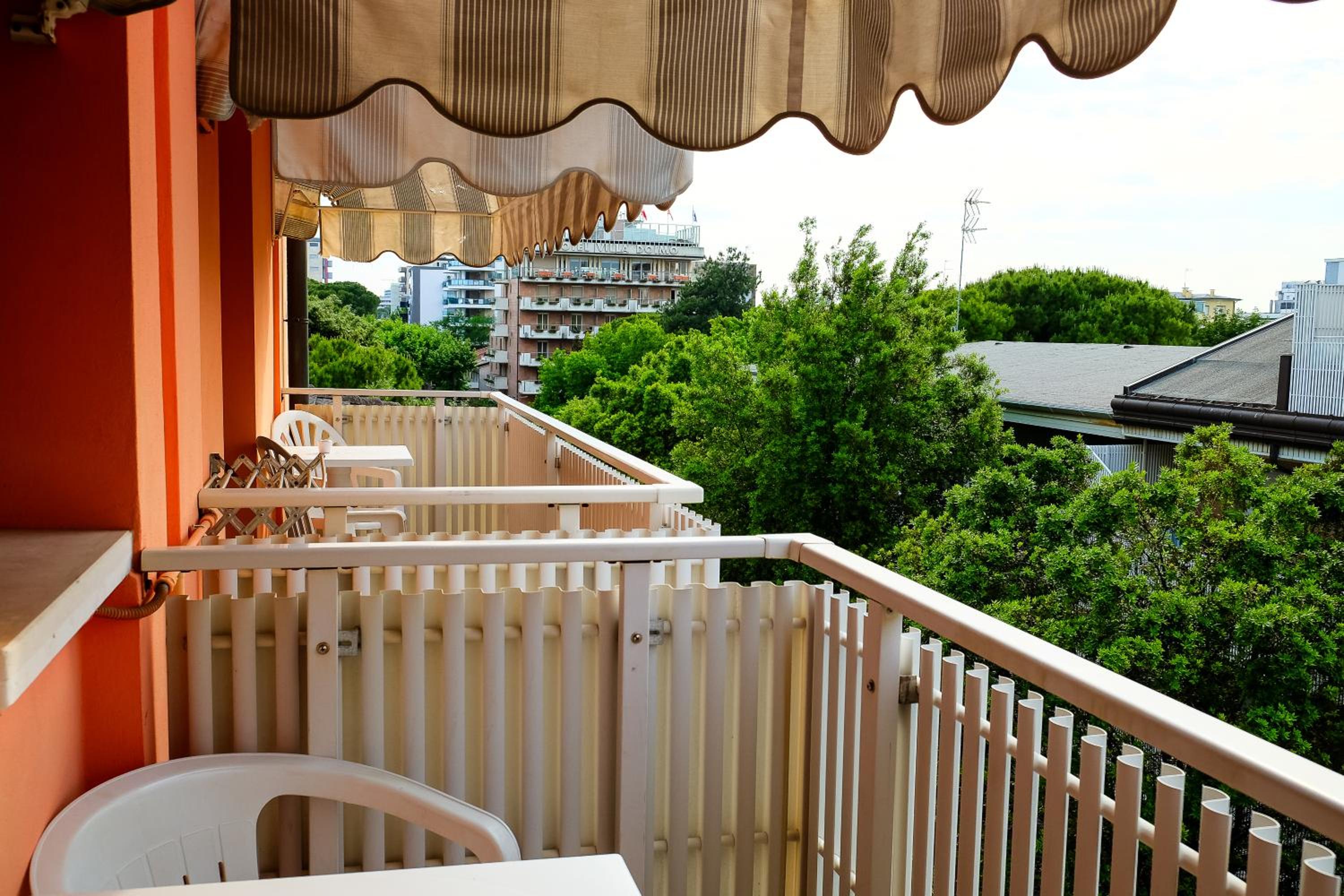 Double Room with Balcony - Photo 13