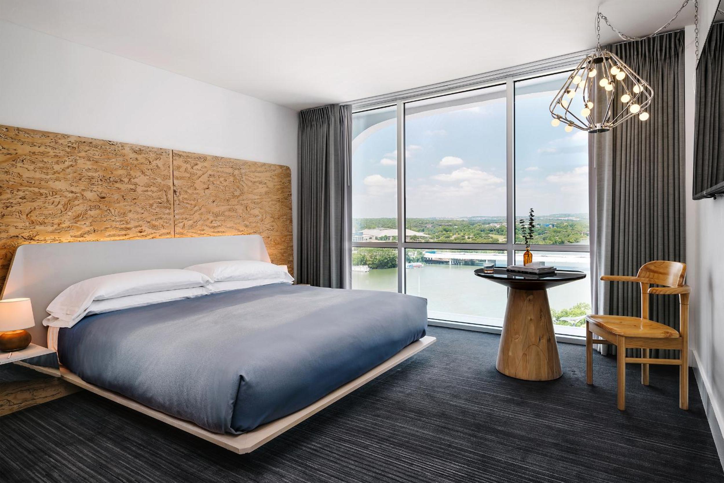 King Room with One King Bed (Non Smoking) thumbnail 5