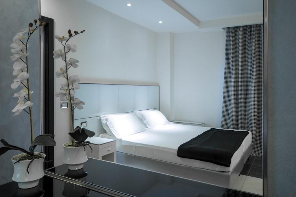Junior Suite with Balcony (2 Adults) - Photo 4