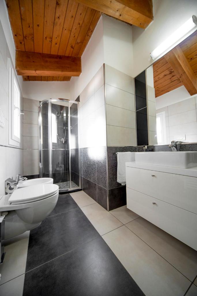 Junior Suite with Balcony (2 Adults) - Photo 6