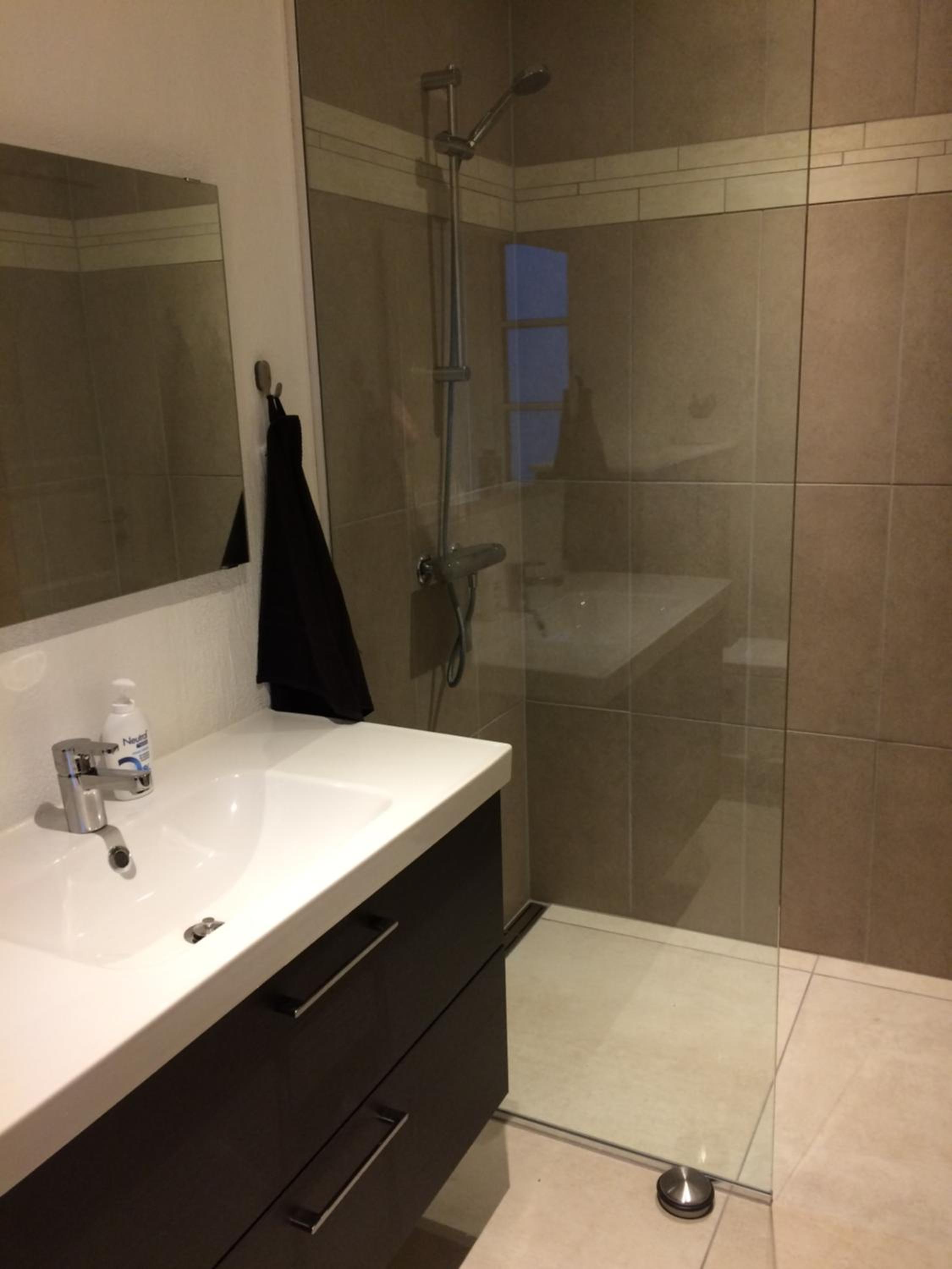Twin Room with Private Bathroom - Photo 5