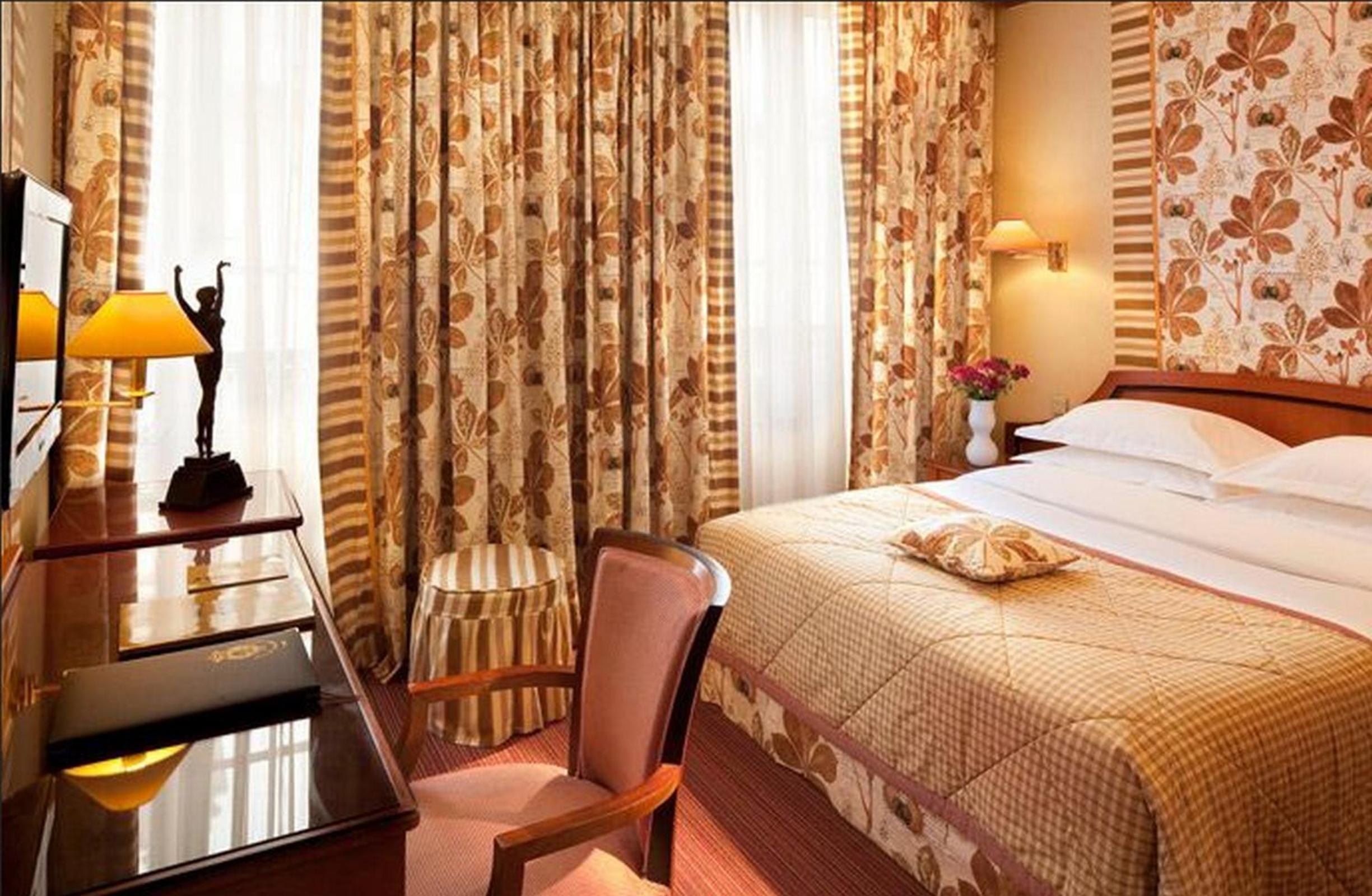 Classic Queen Room