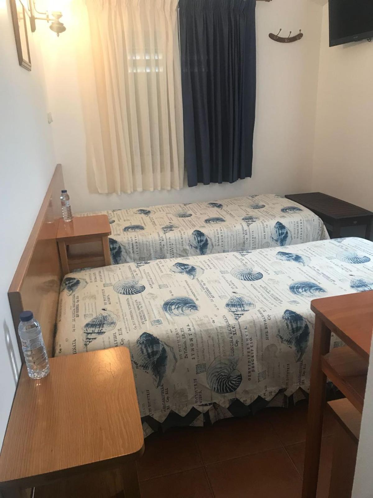 Twin Room with Private Bathroom photo 2