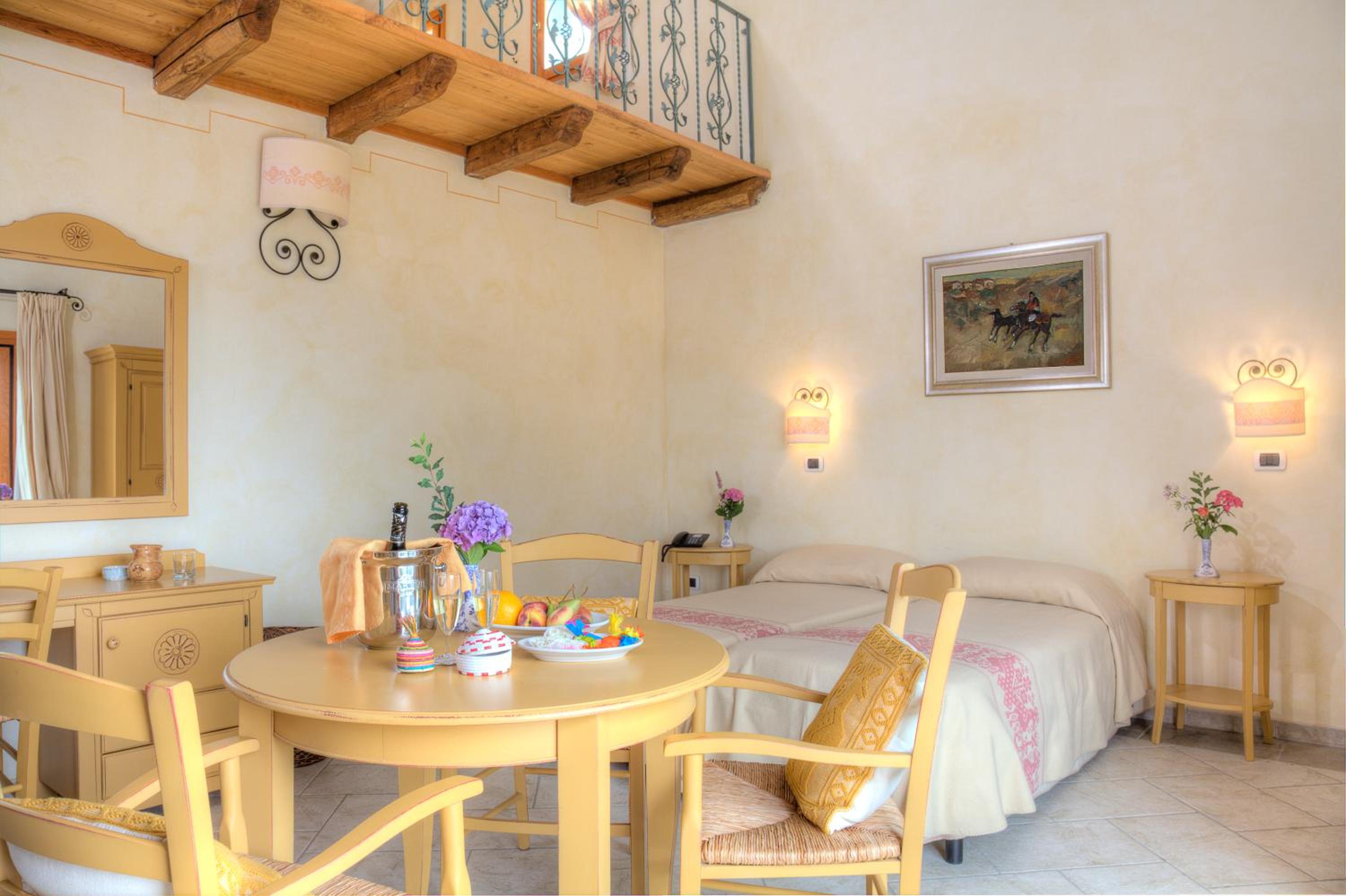 Suite - Photo 3