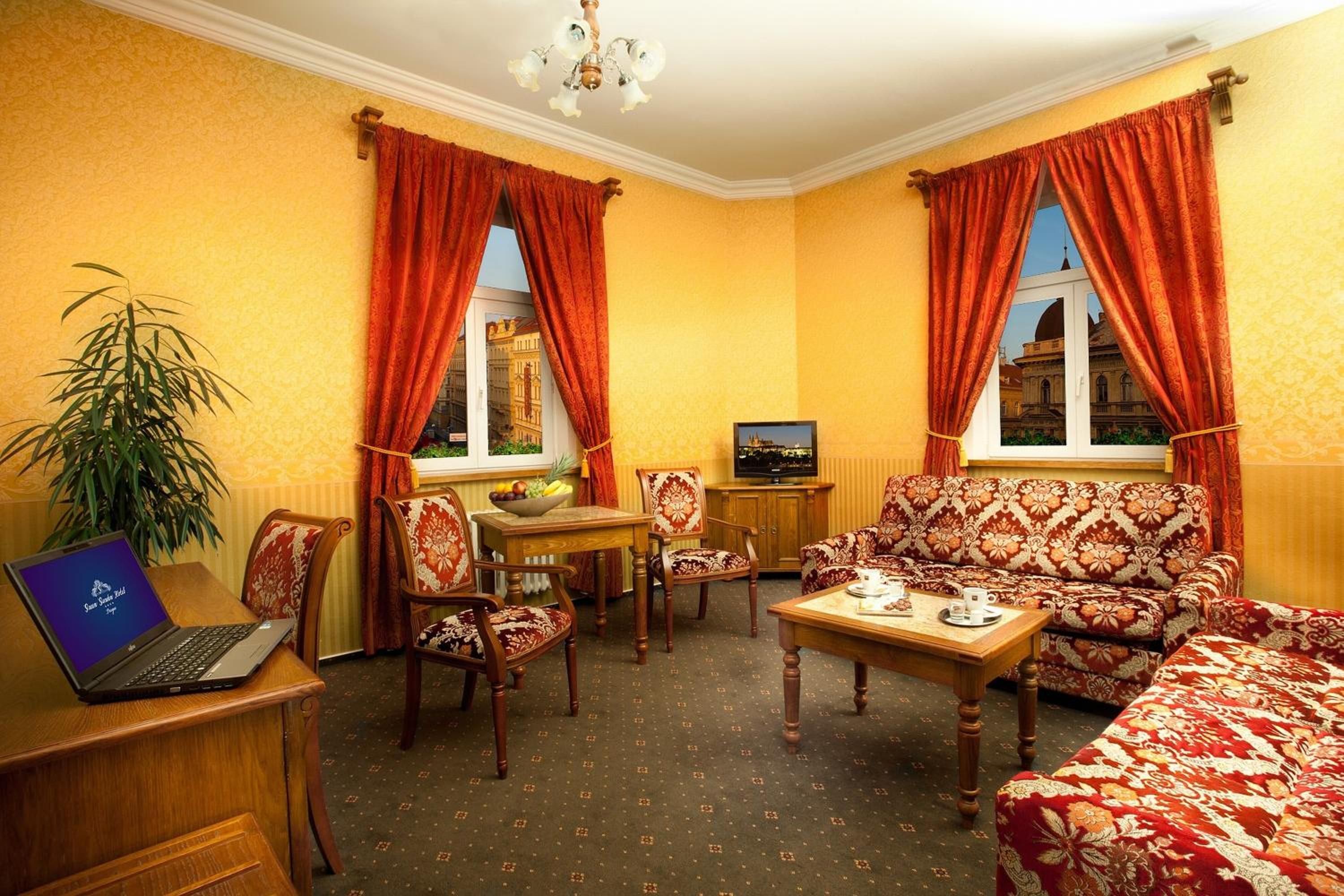 Deluxe Suite