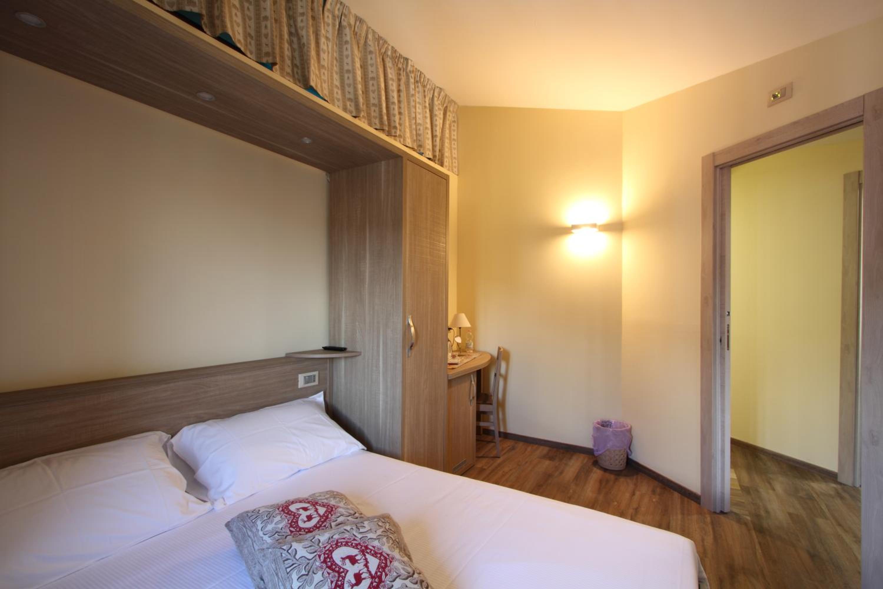 Two-Bedroom Suite - Photo 5