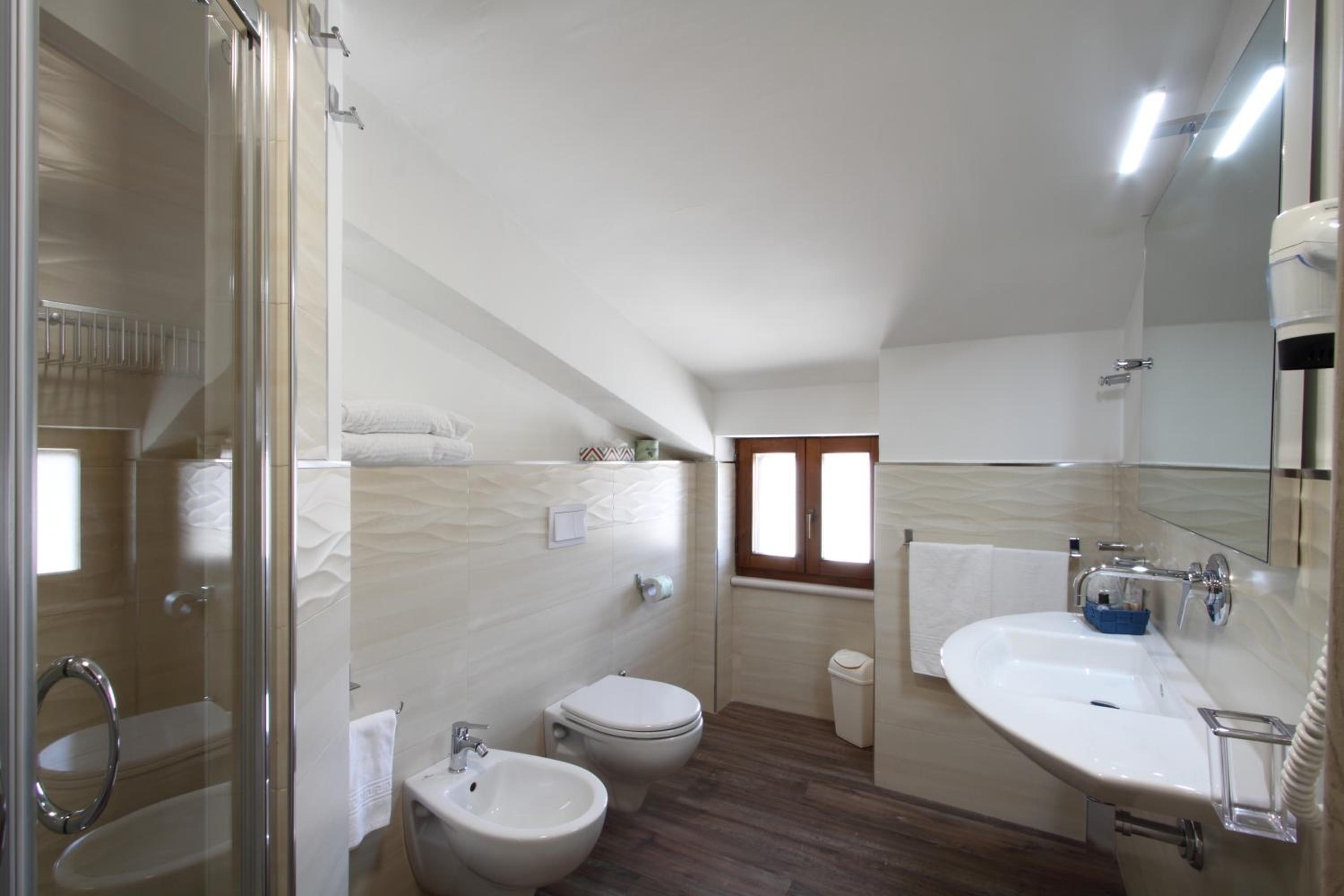 Two-Bedroom Suite - Photo 4