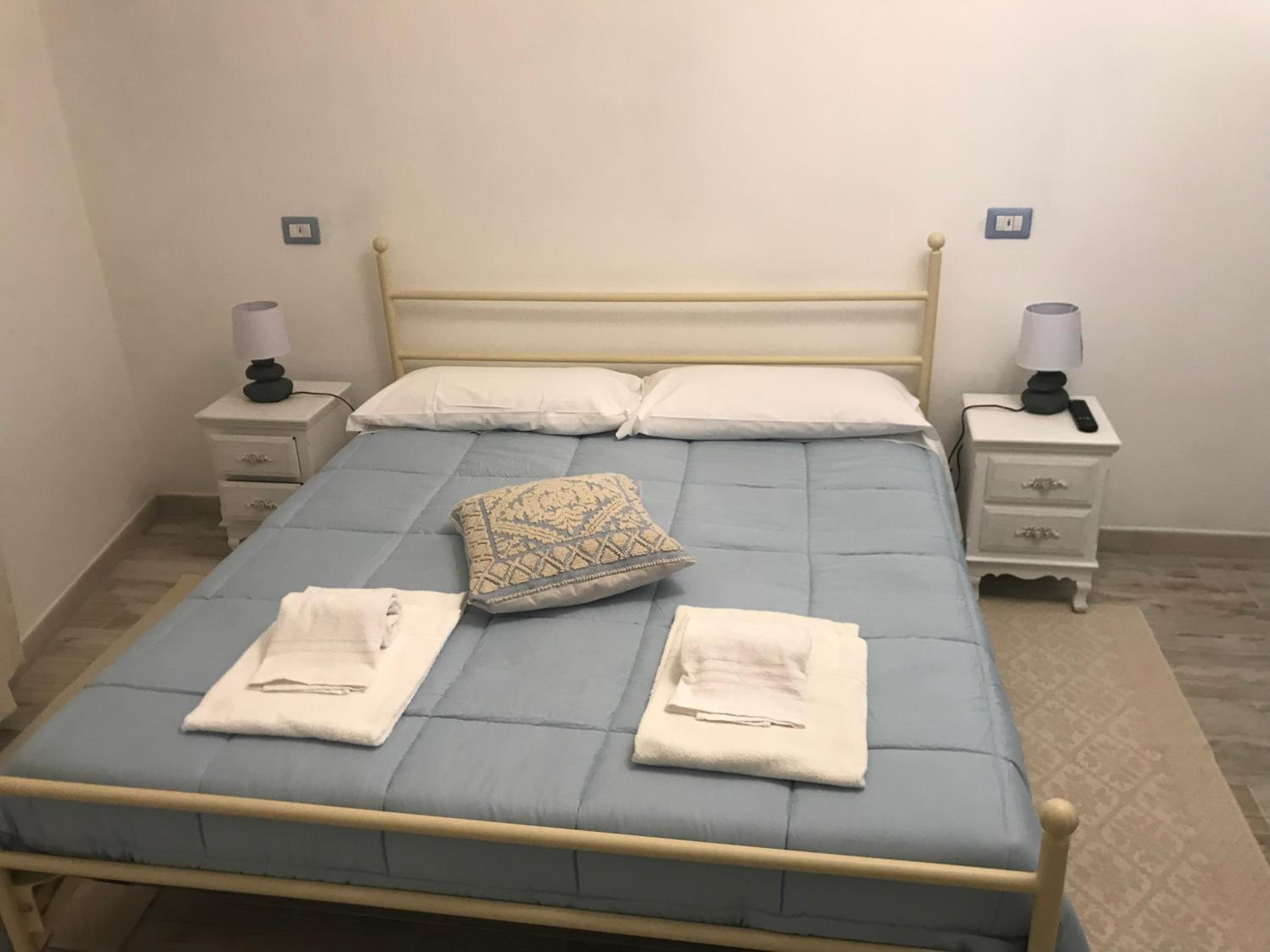 Deluxe Double Room (2 Adults + 1 Child) - Photo 10