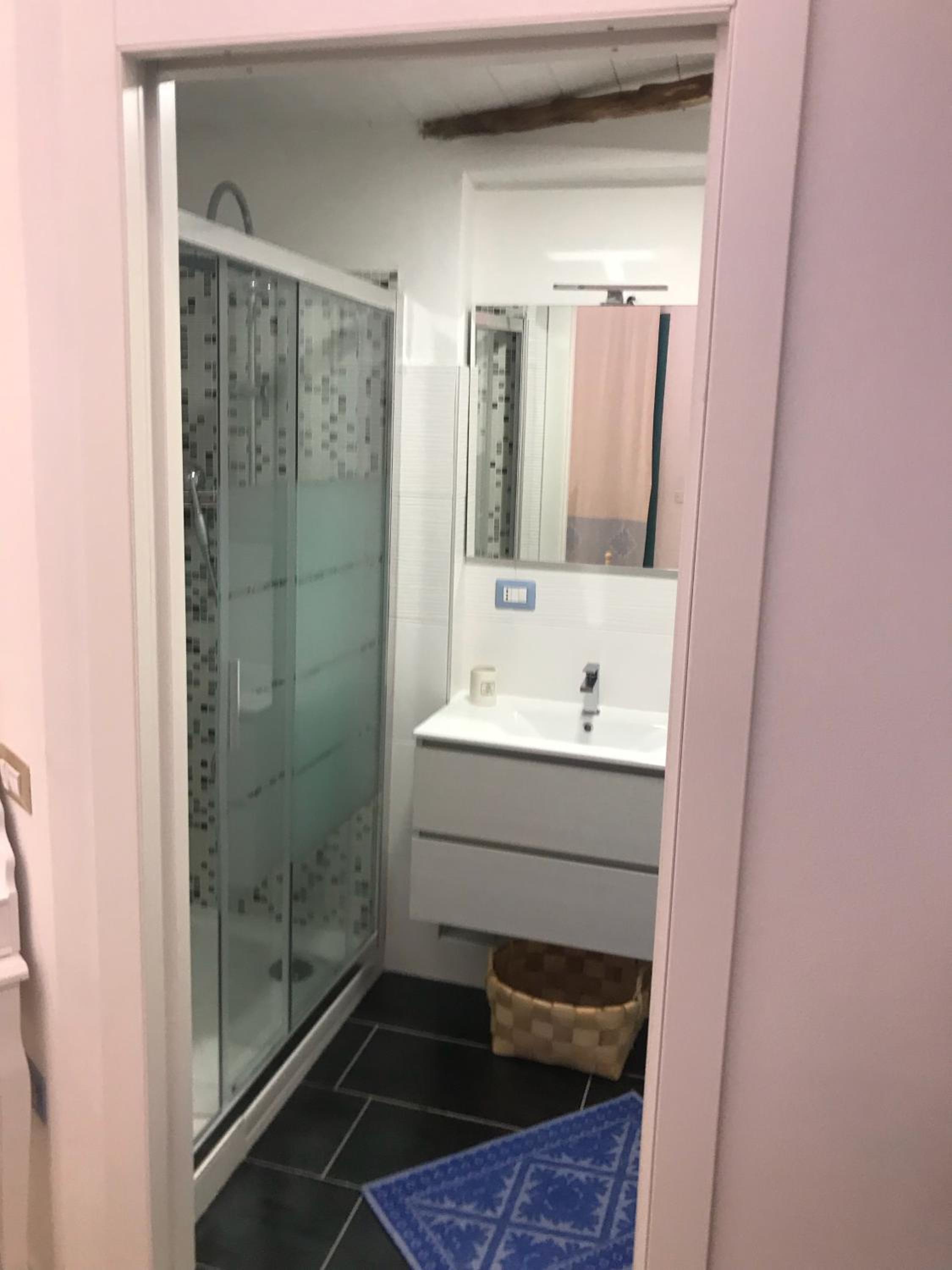 Deluxe Double Room (2 Adults + 1 Child) - Photo 9