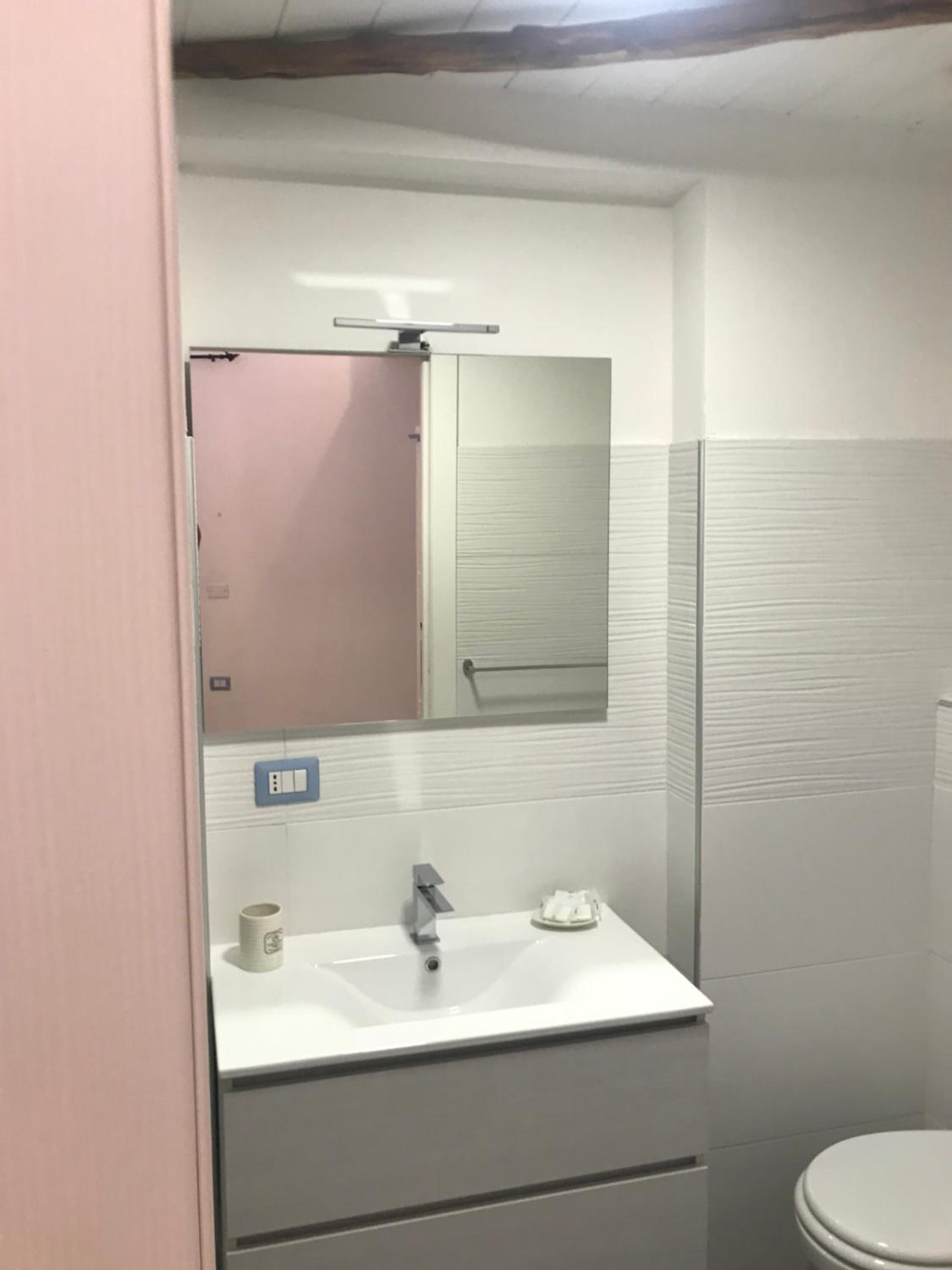 Deluxe Double Room (2 Adults + 1 Child) - Photo 8