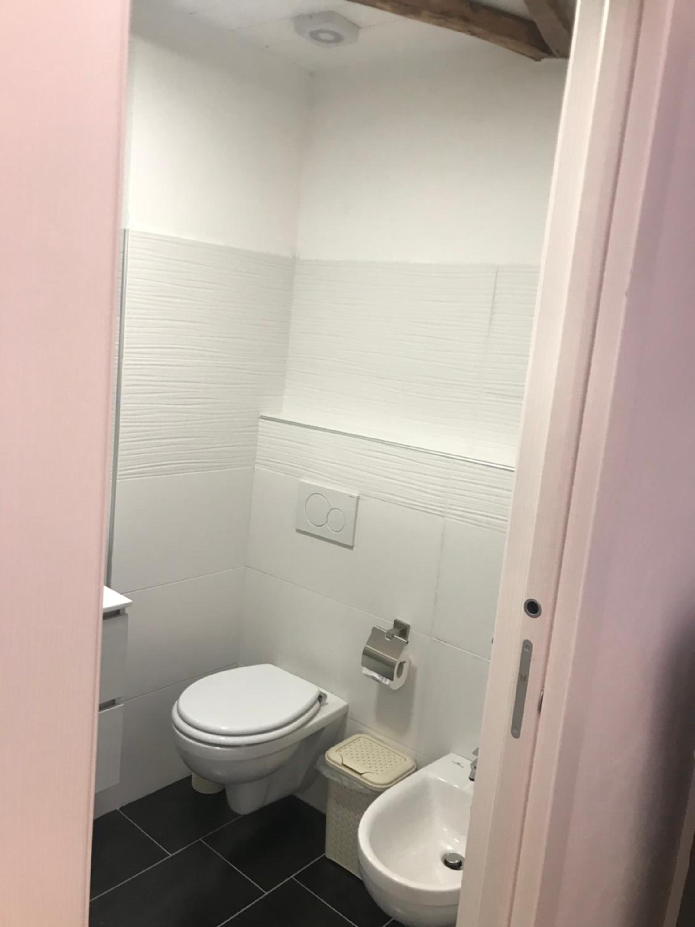 Deluxe Double Room (2 Adults + 1 Child) - Photo 11