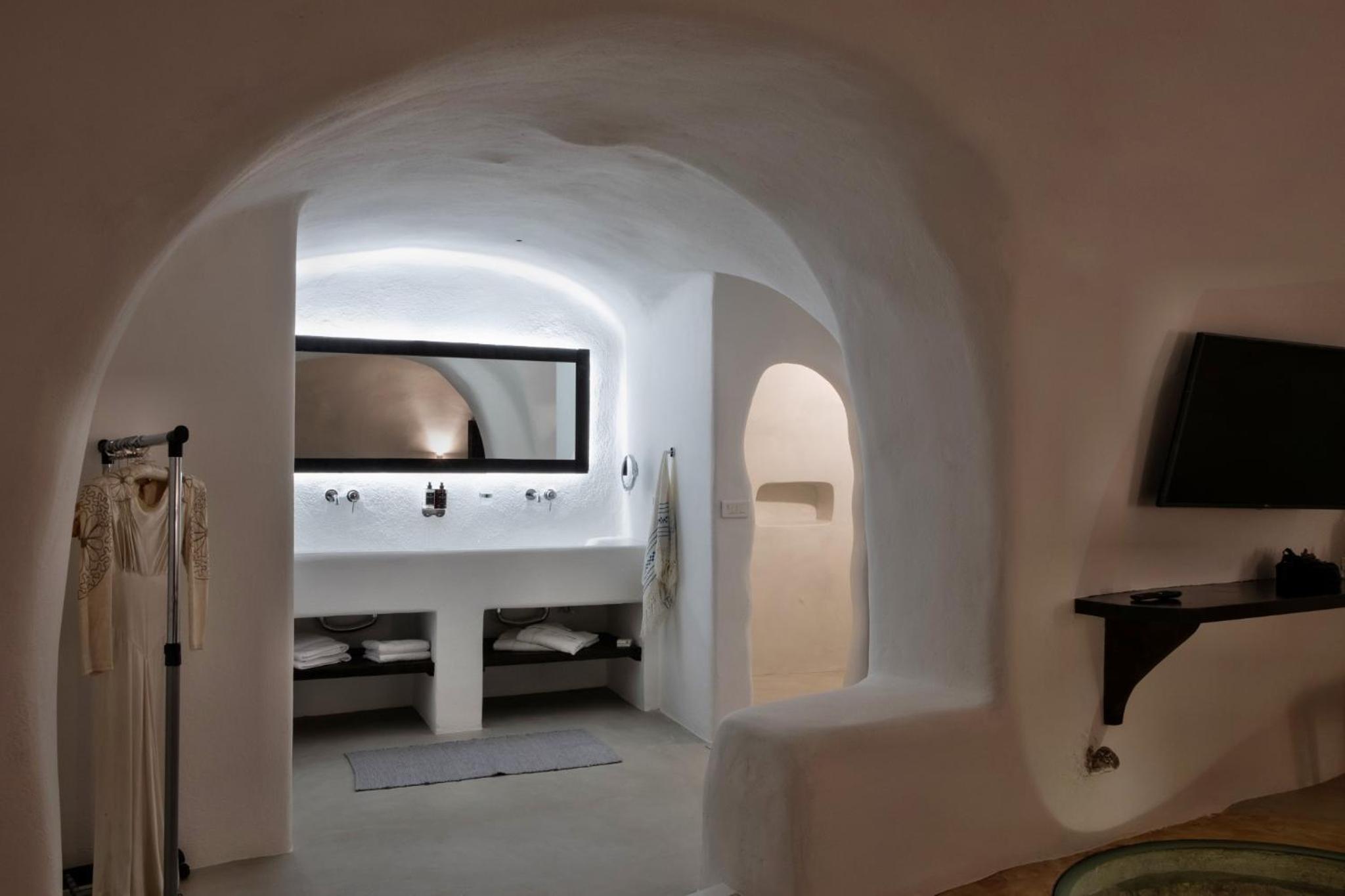 Two Bedroom Suite with Private Pool - Photo 13