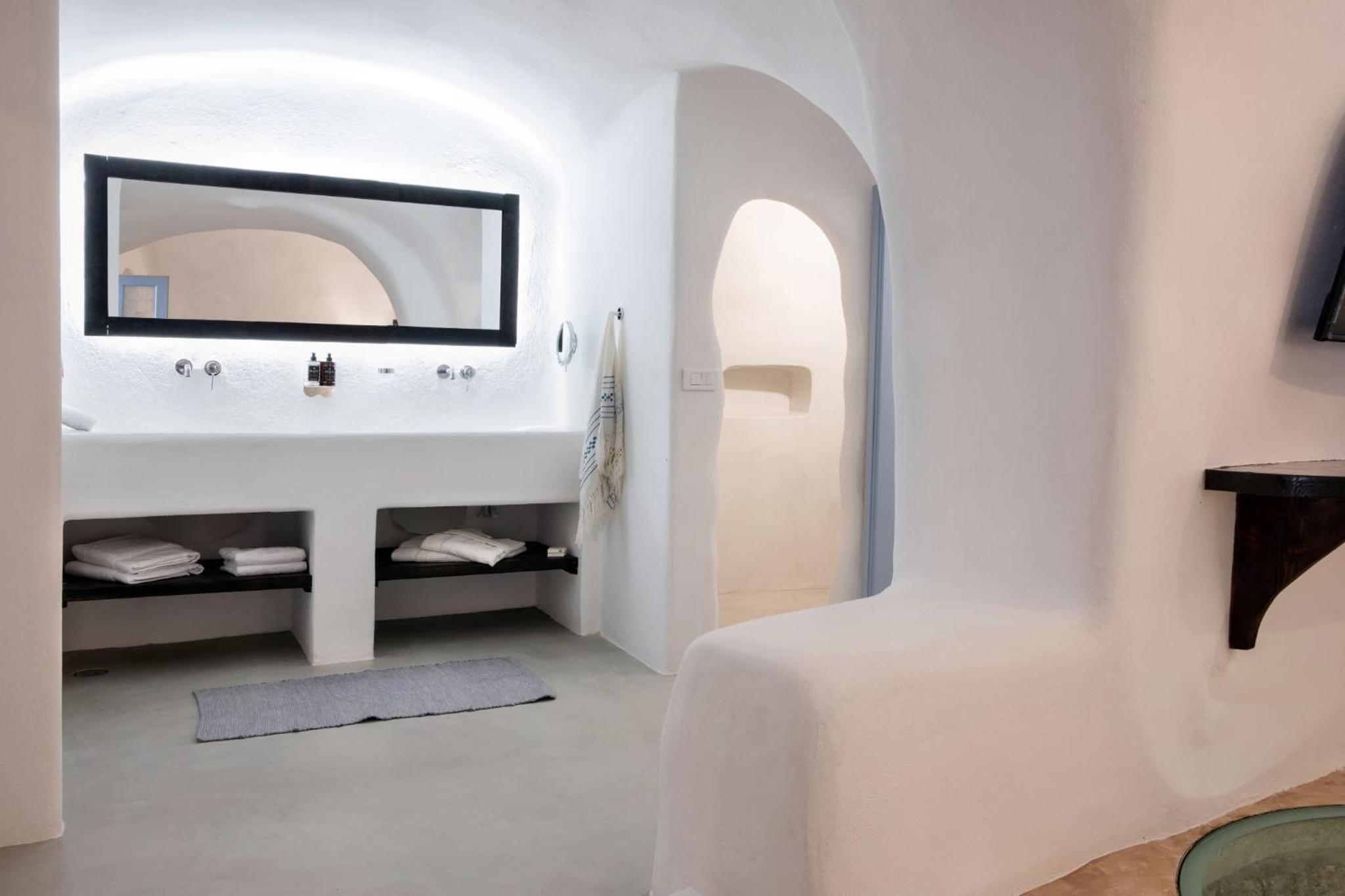 Two Bedroom Suite with Private Pool - Photo 7
