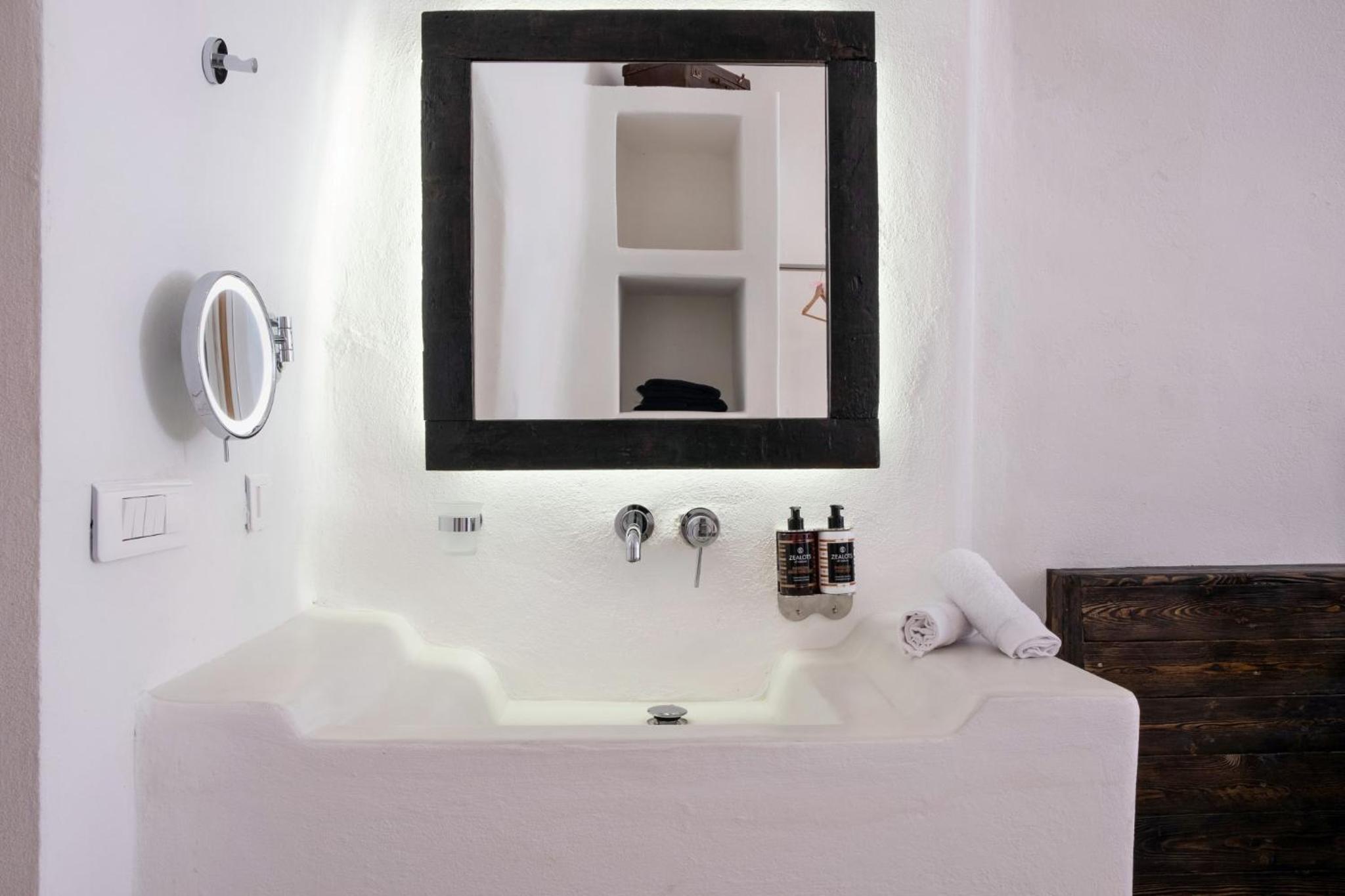 Suite with Private Pool - Photo 3